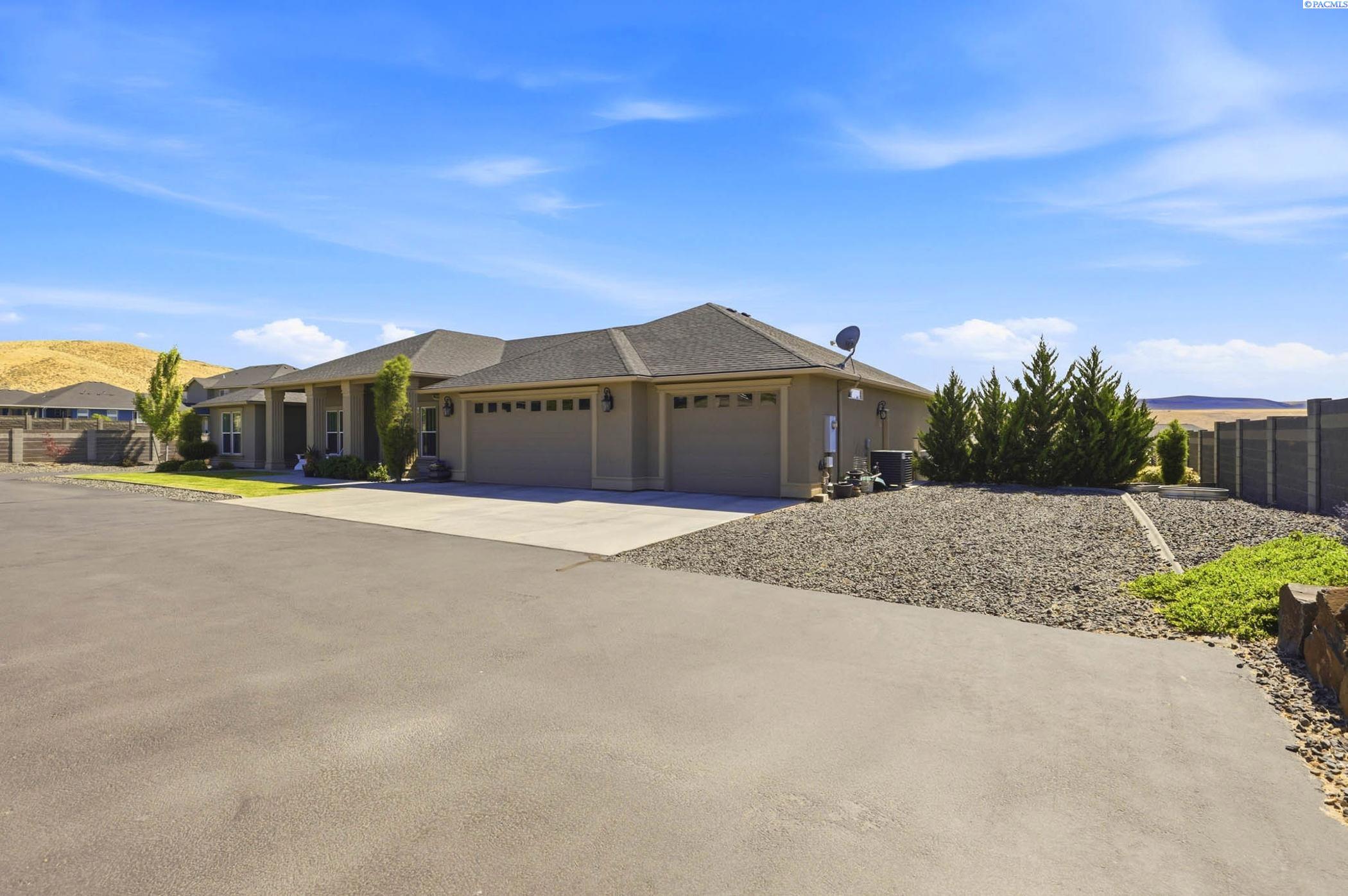74002 Grand Bluff Lp, Kennewick, WA 99338
