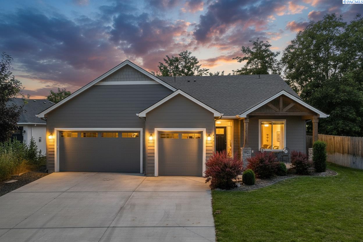 642 32nd Ct, Kennewick, WA 99337