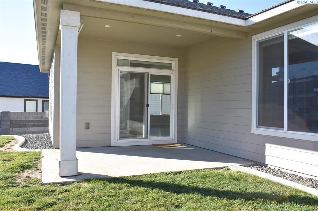 4879 Smitty Dr, Richland, WA 99352