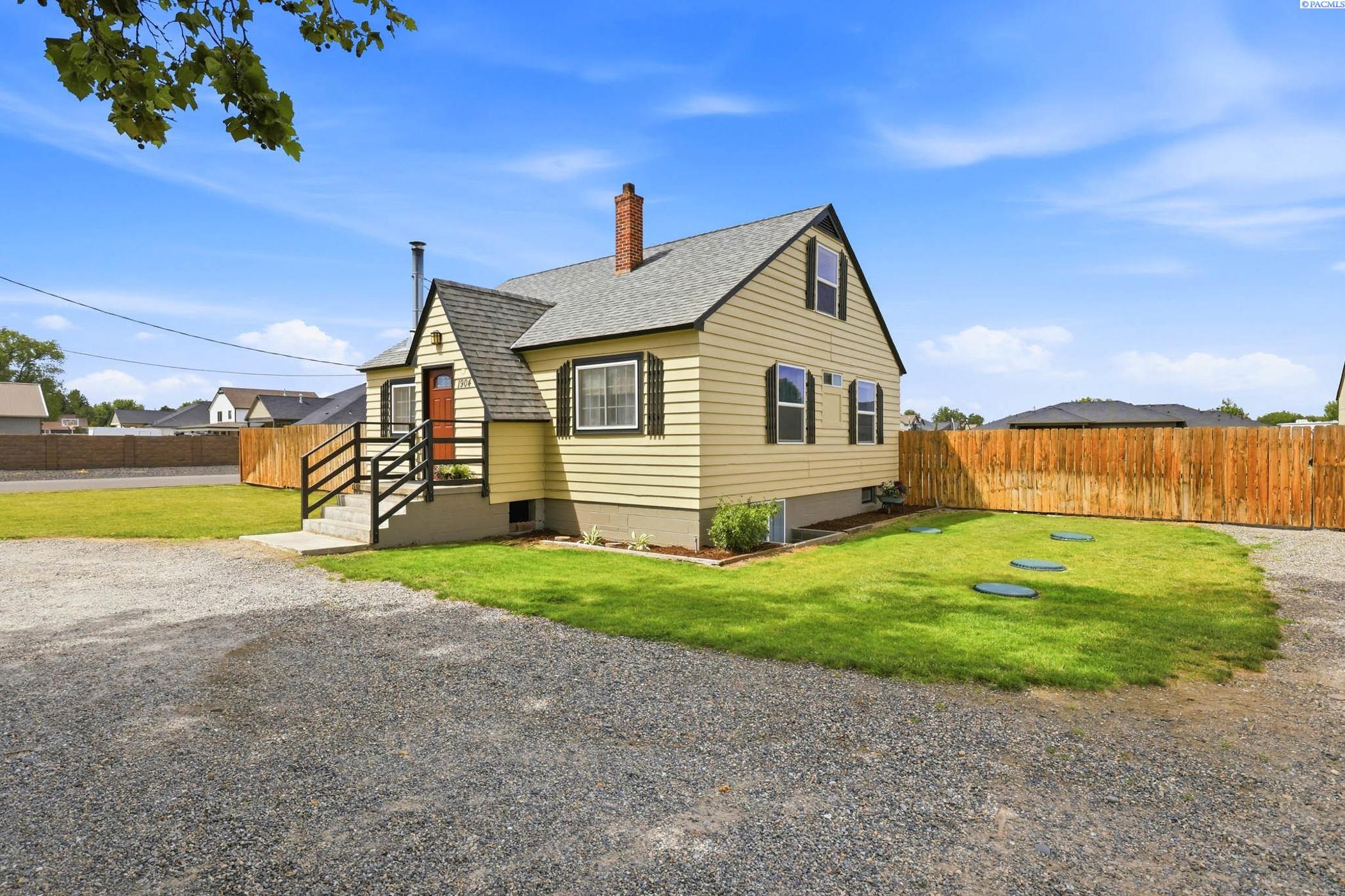 1904 Road 64 , Pasco, WA 99301
