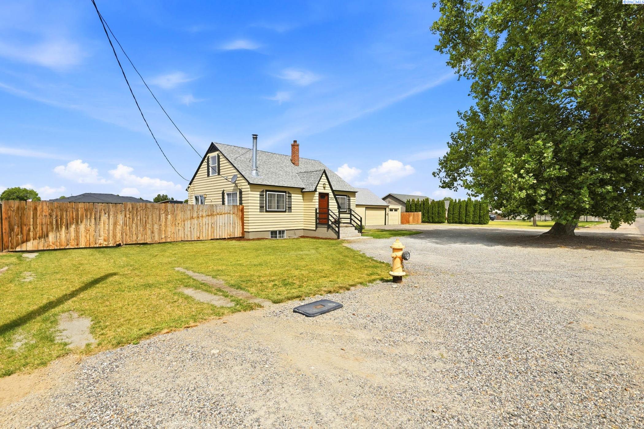 1904 Road 64 , Pasco, WA 99301