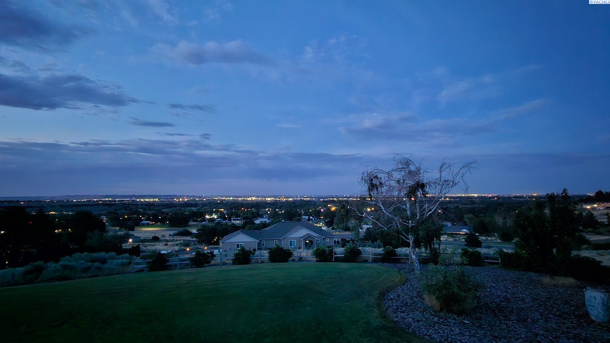 703 S 48th Ave, West Richland, WA 99353