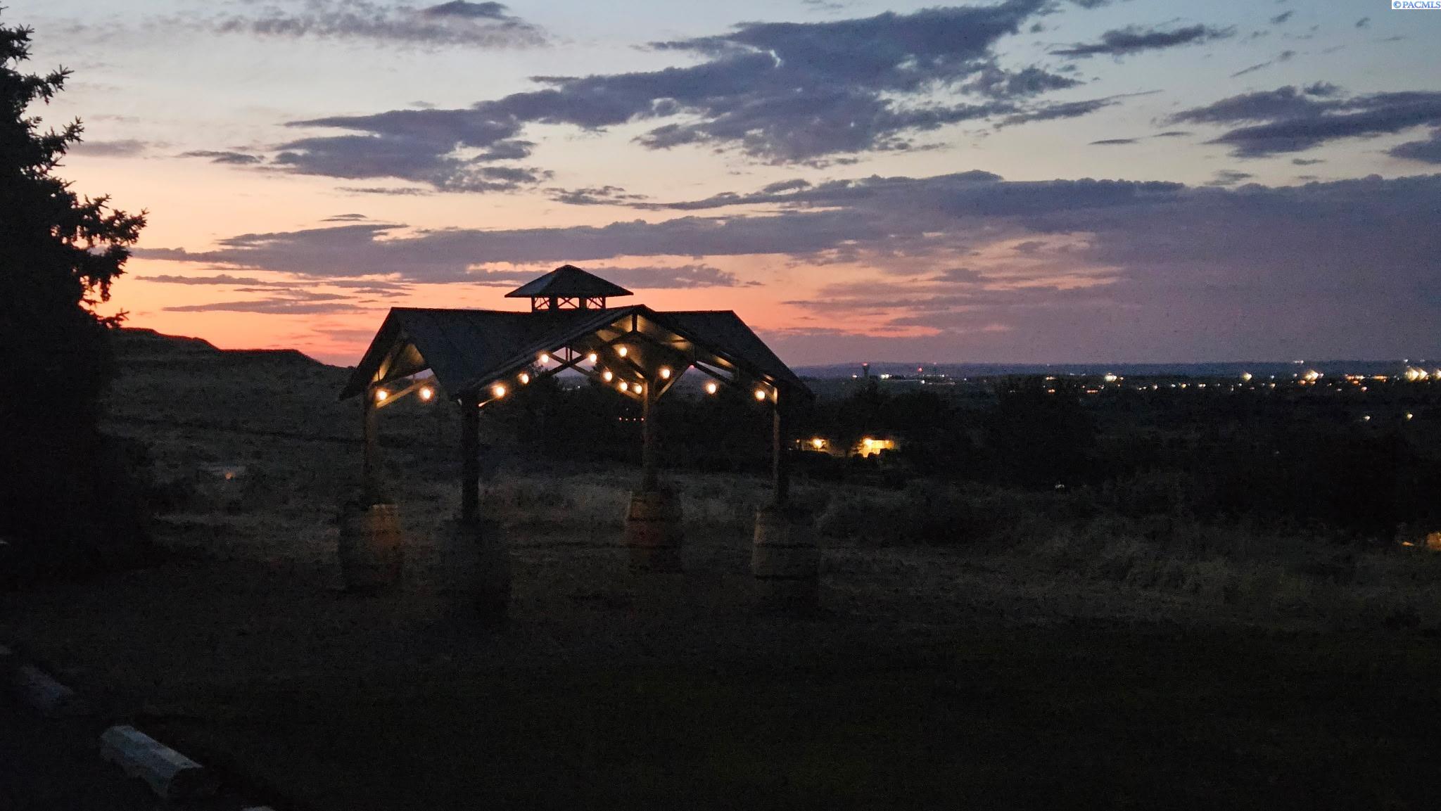 703 S 48th Ave, West Richland, WA 99353