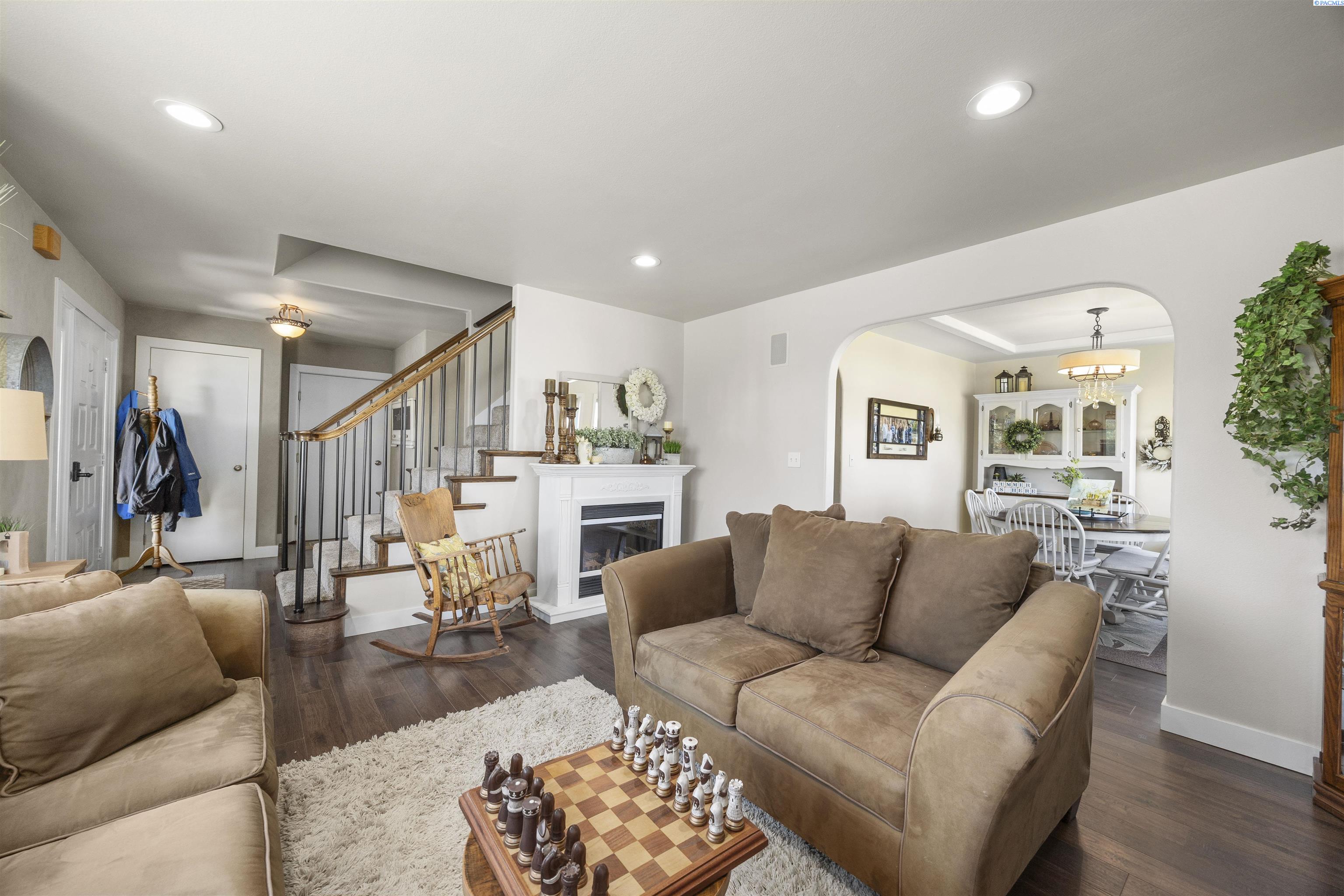 504 Wagon Wheel Pr Nw, Benton City, WA 99320