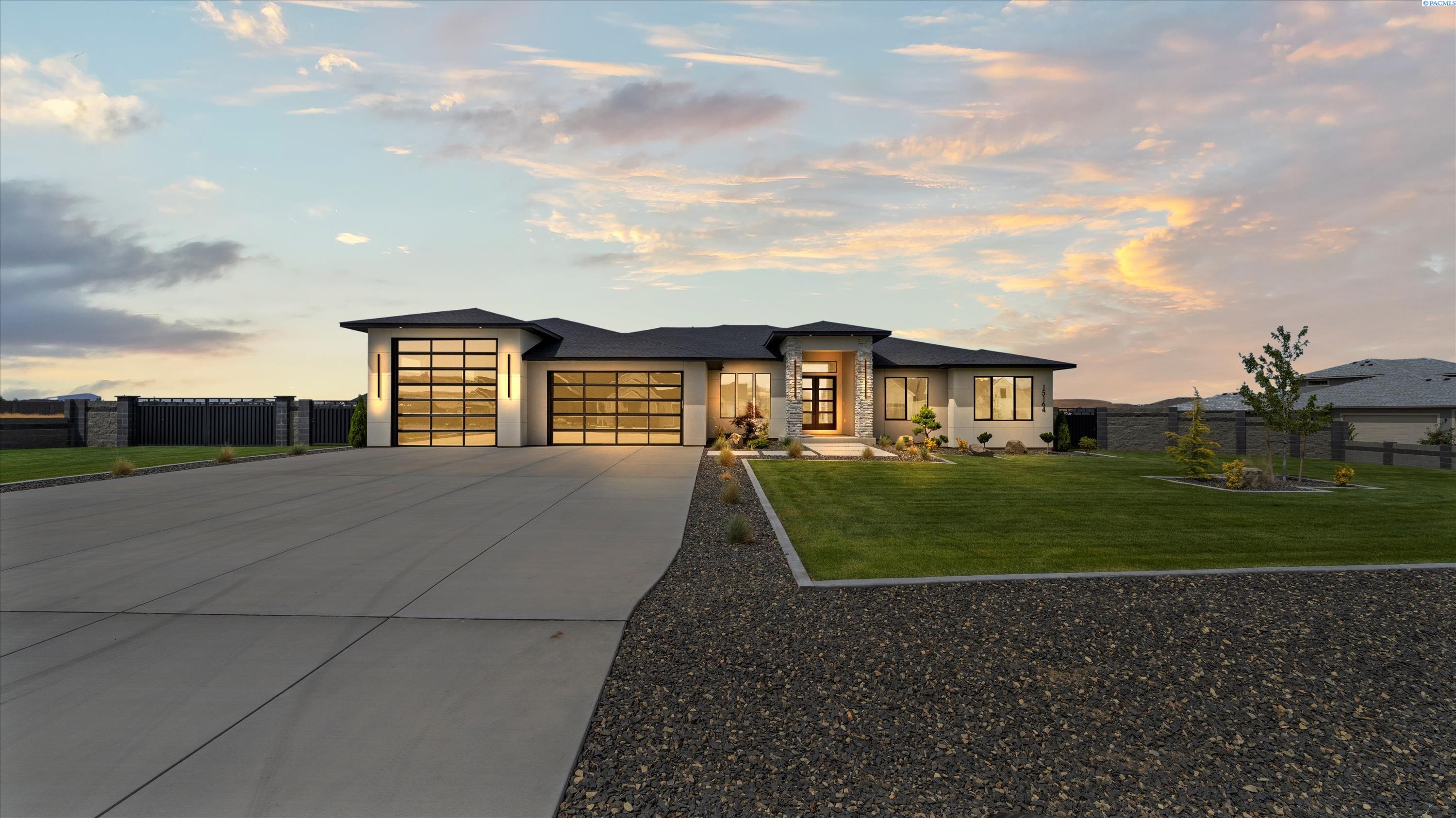 15164 Furlong Ln, Kennewick, WA 99338