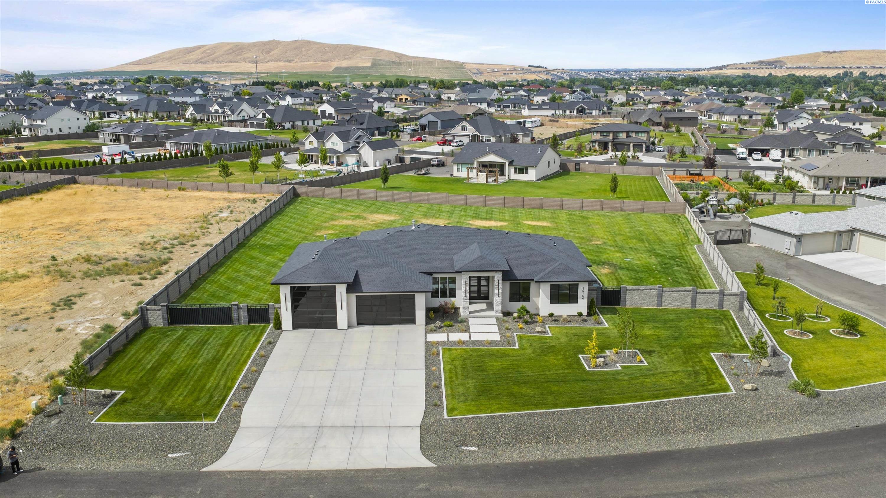 15164 Furlong Ln, Kennewick, WA 99338