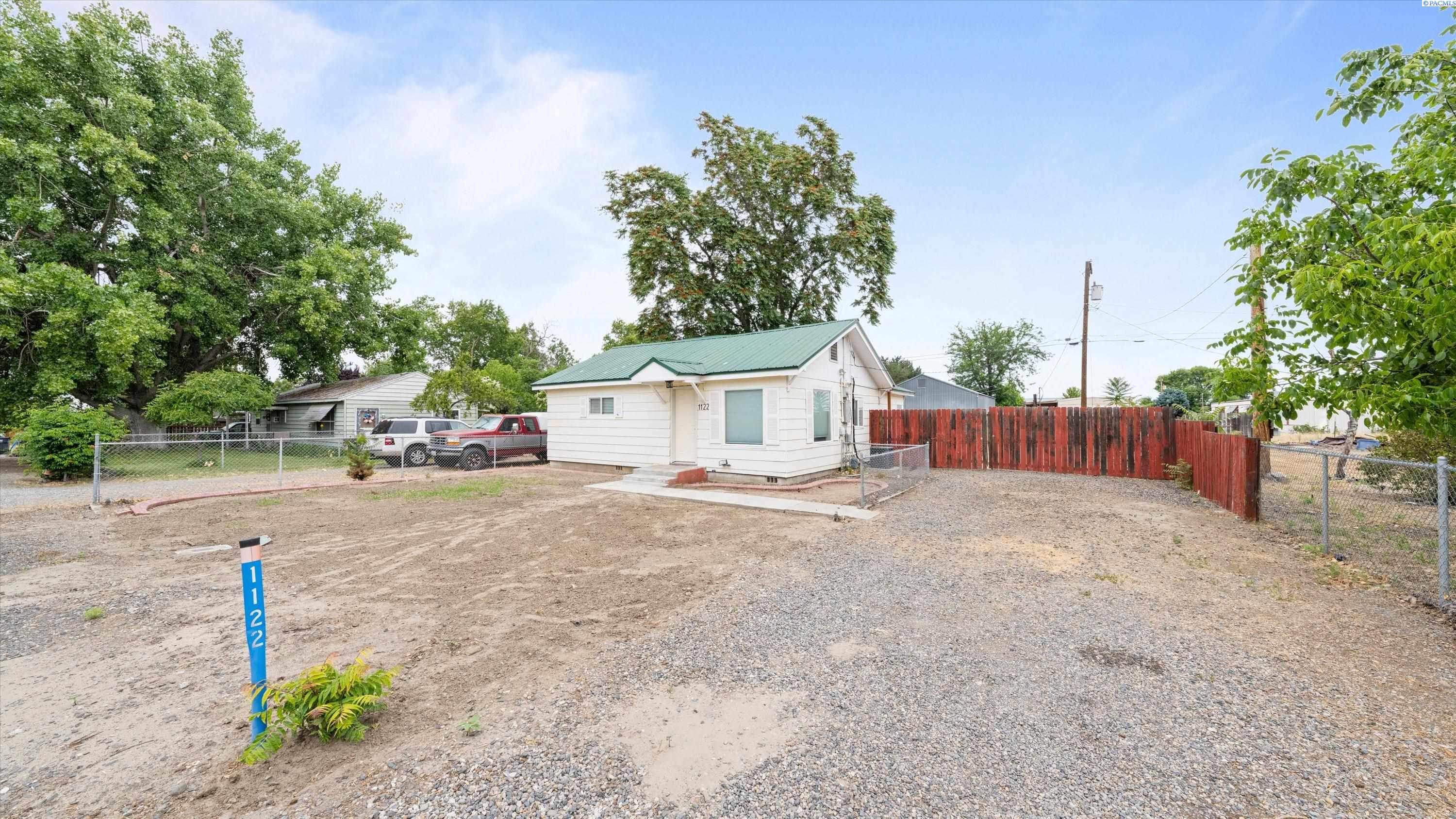 1122 Maple St, Burbank, WA 99323