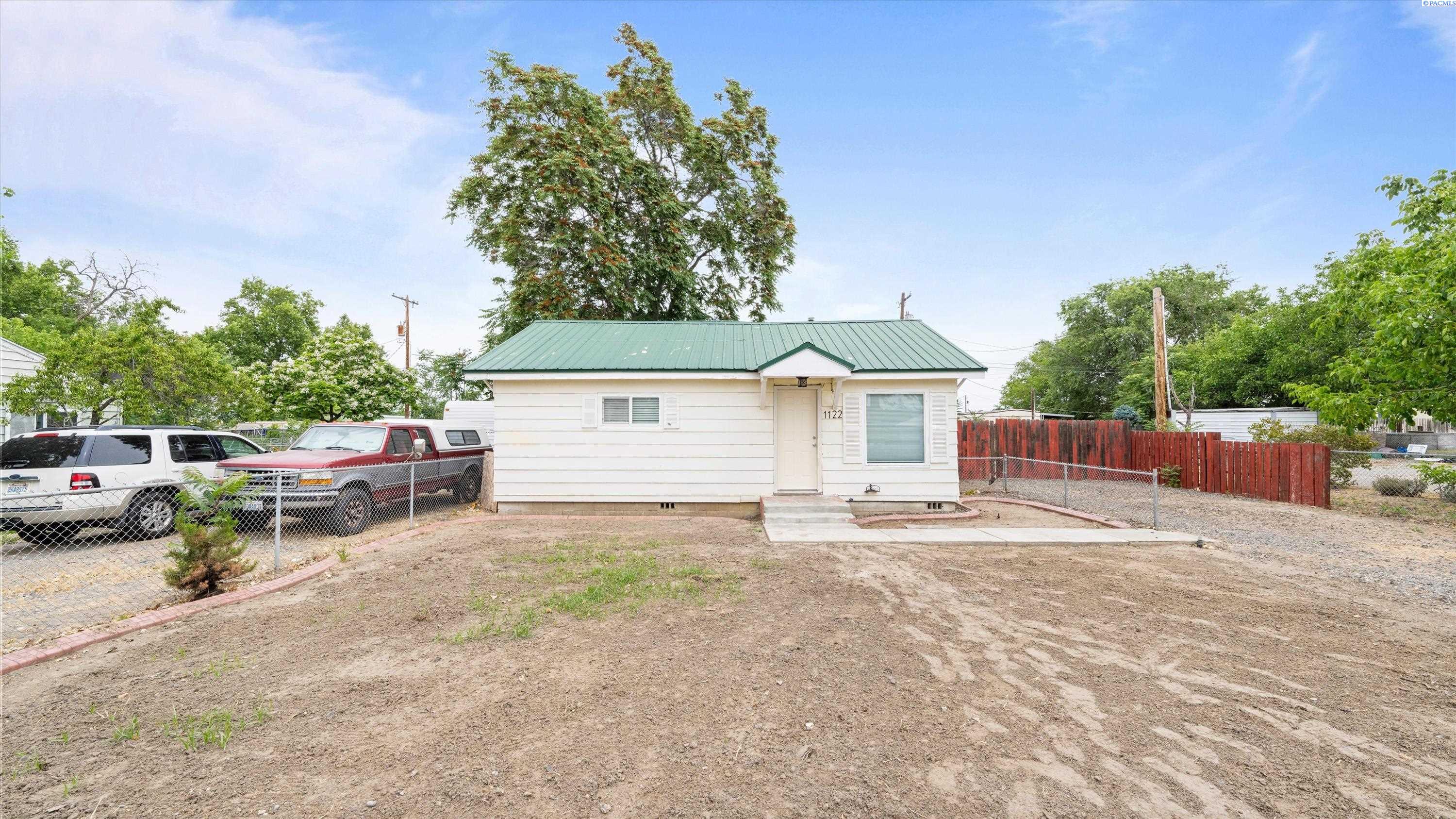 1122 Maple St, Burbank, WA 99323