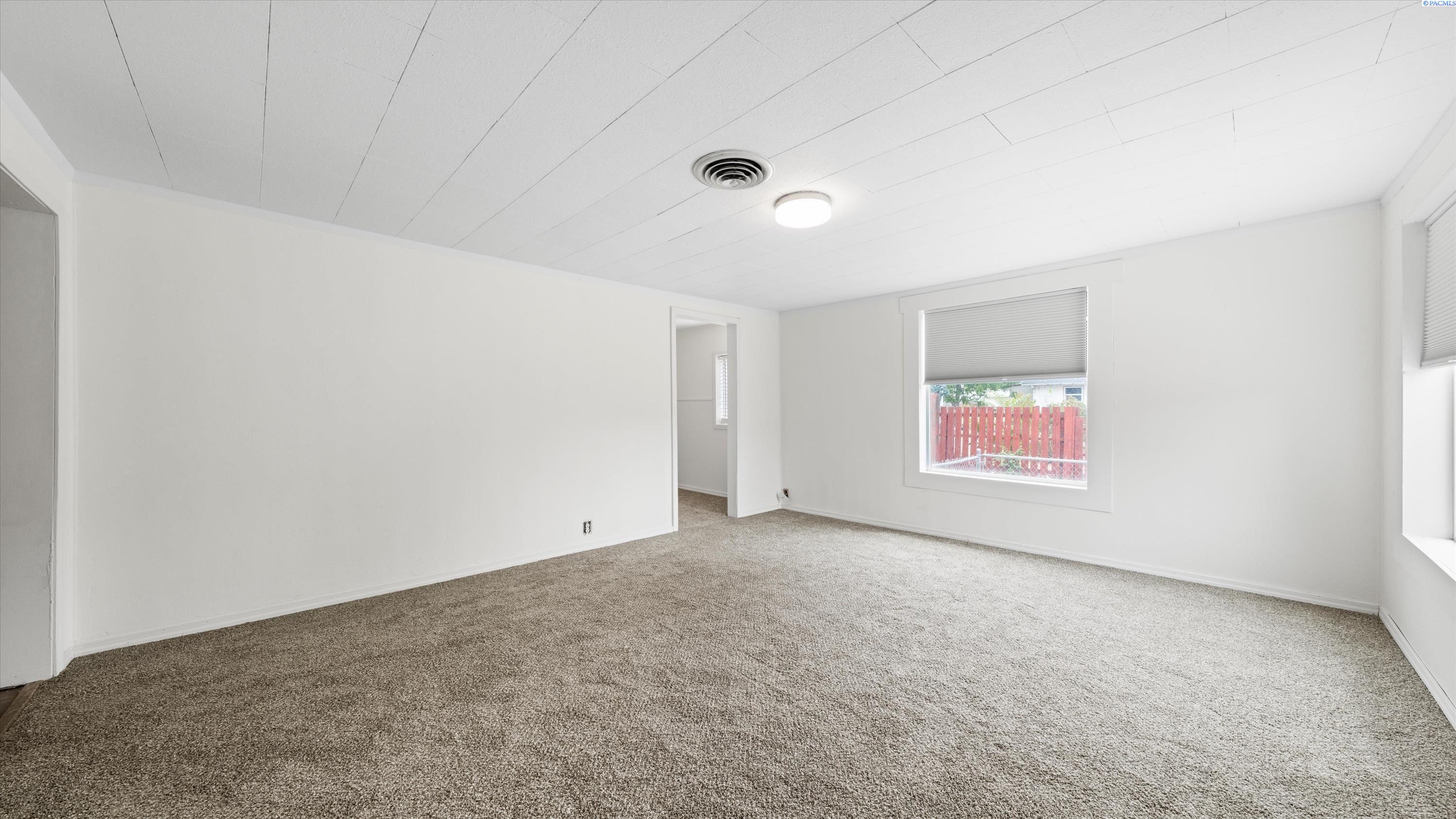 1122 Maple St, Burbank, WA 99323