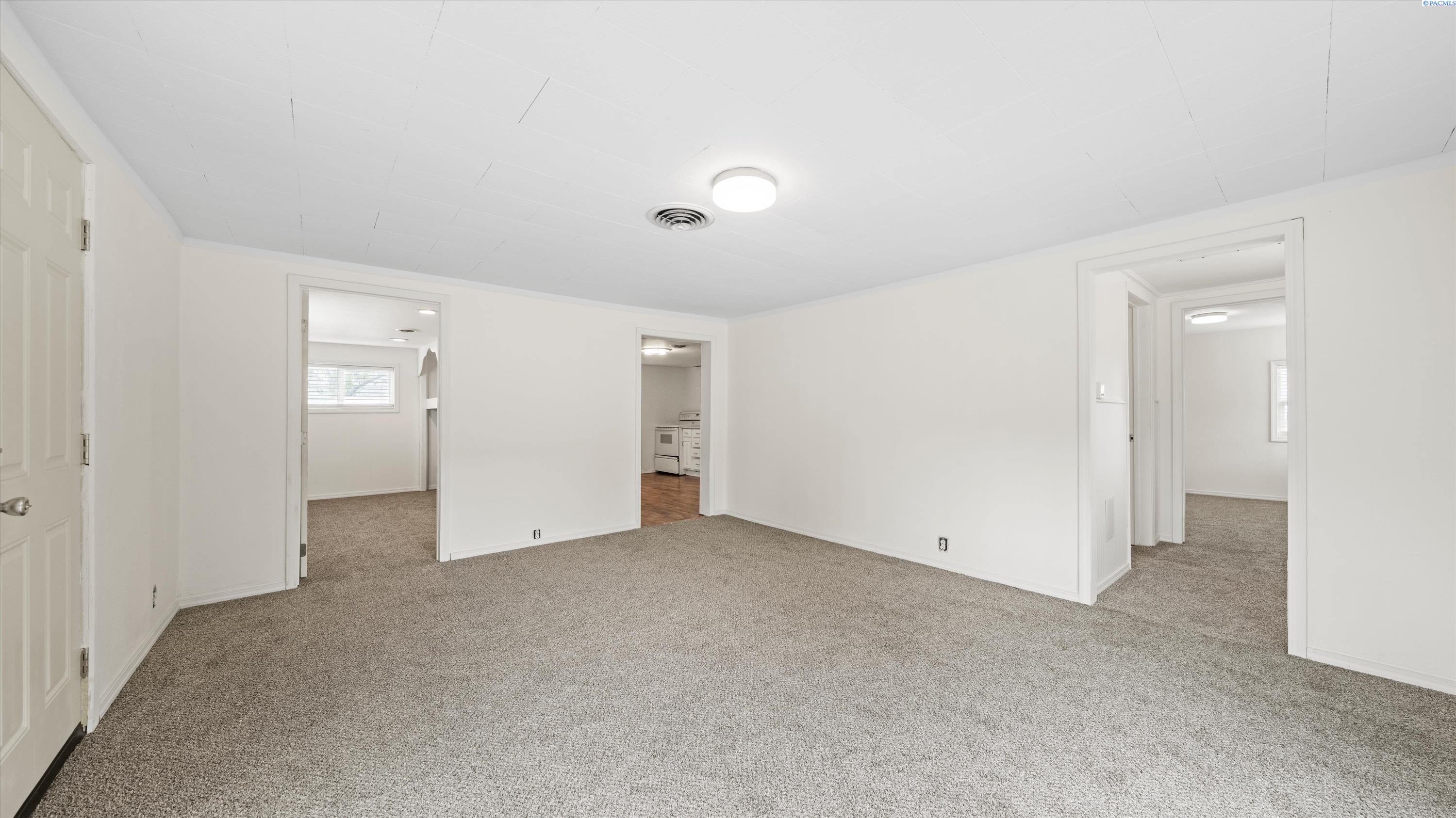 1122 Maple St, Burbank, WA 99323