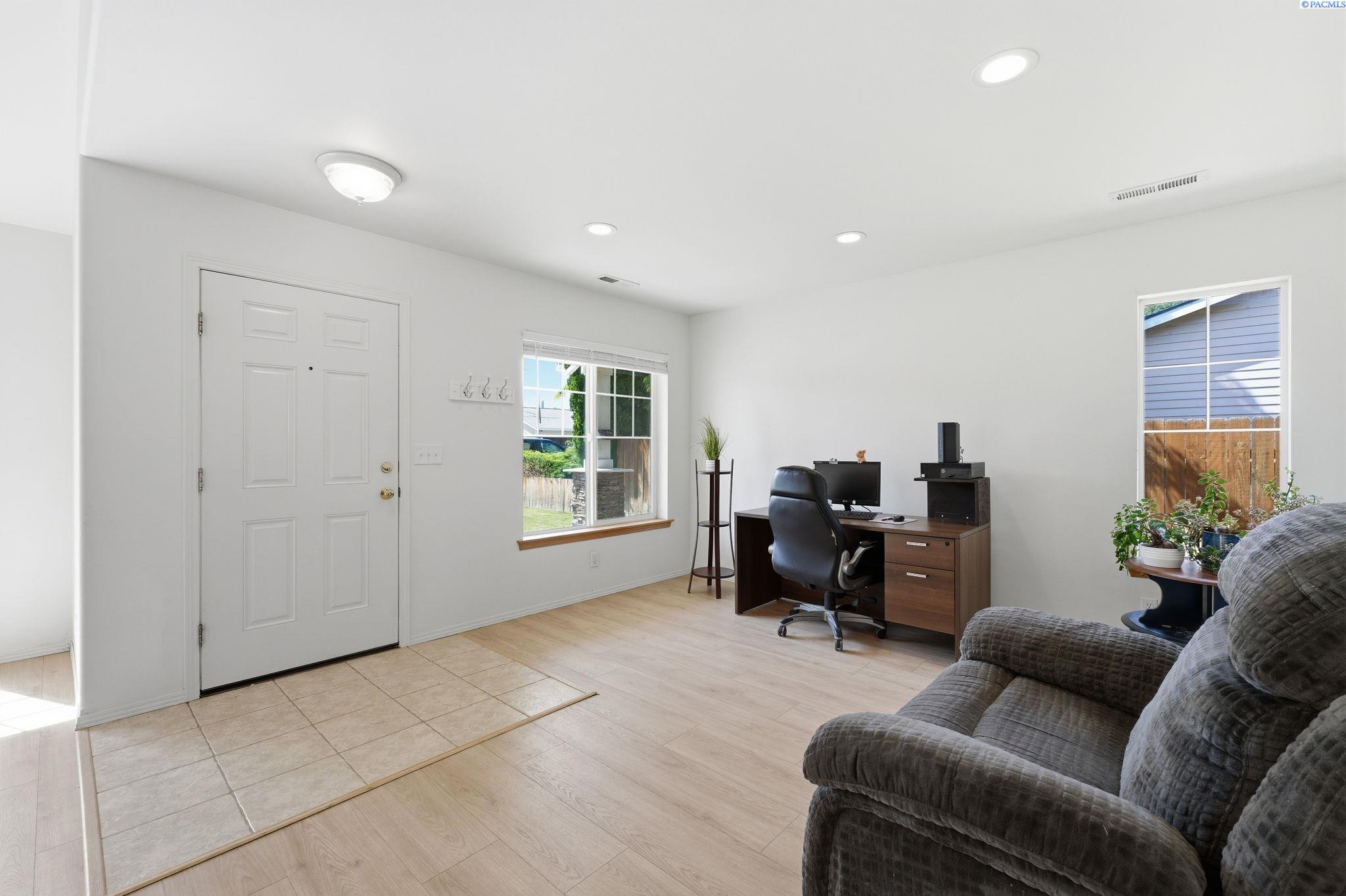 821 Tweedt St, Kennewick, WA 99336