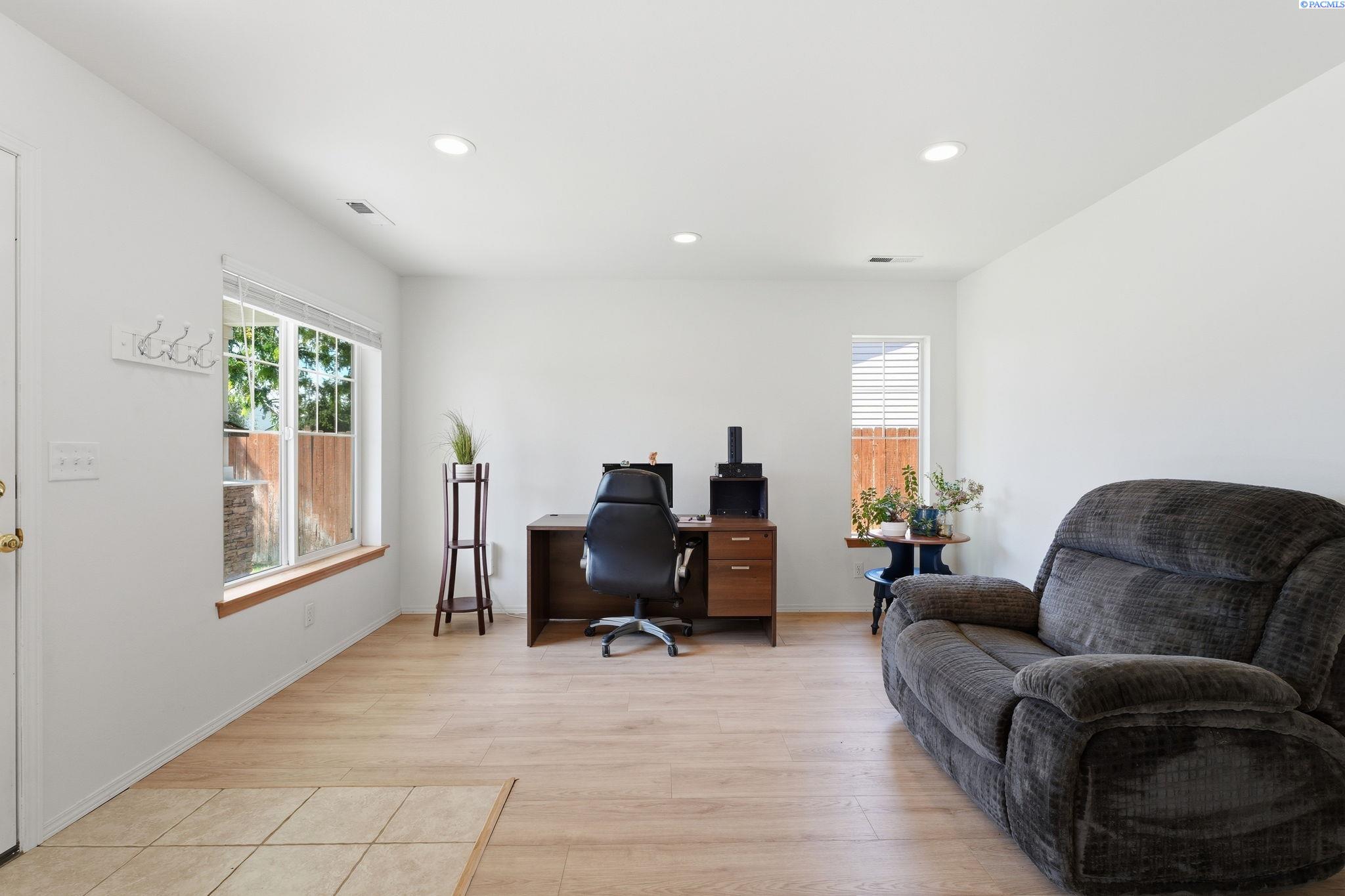 821 Tweedt St, Kennewick, WA 99336