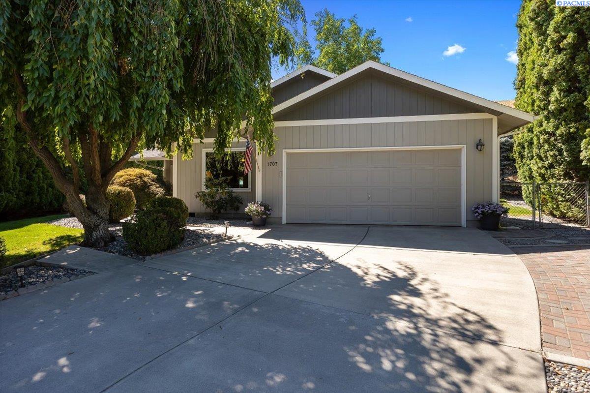 1707 Penn Pl, Kennewick, WA 99338