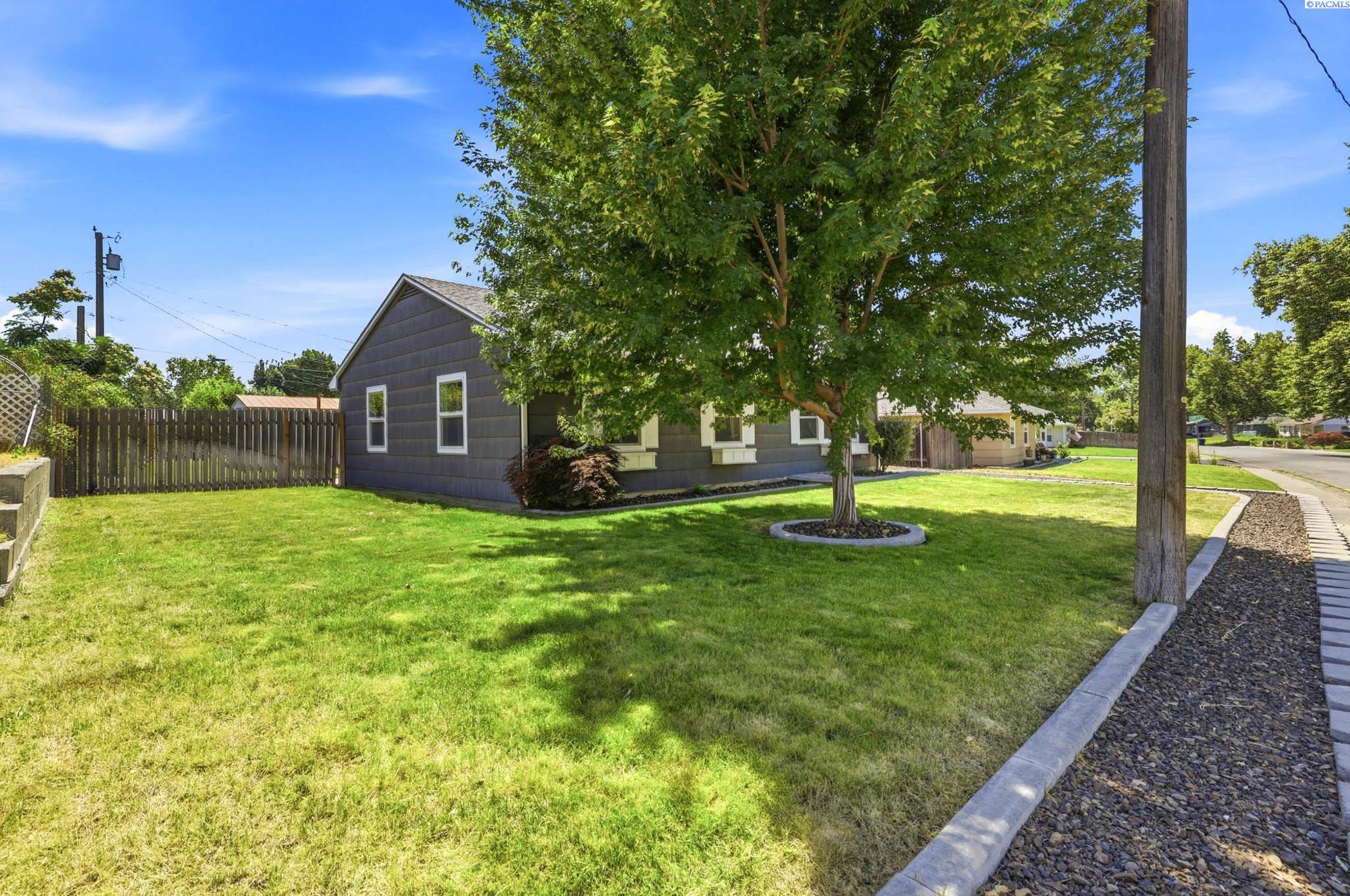 1502 Cottonwood Dr, Richland, WA 99352