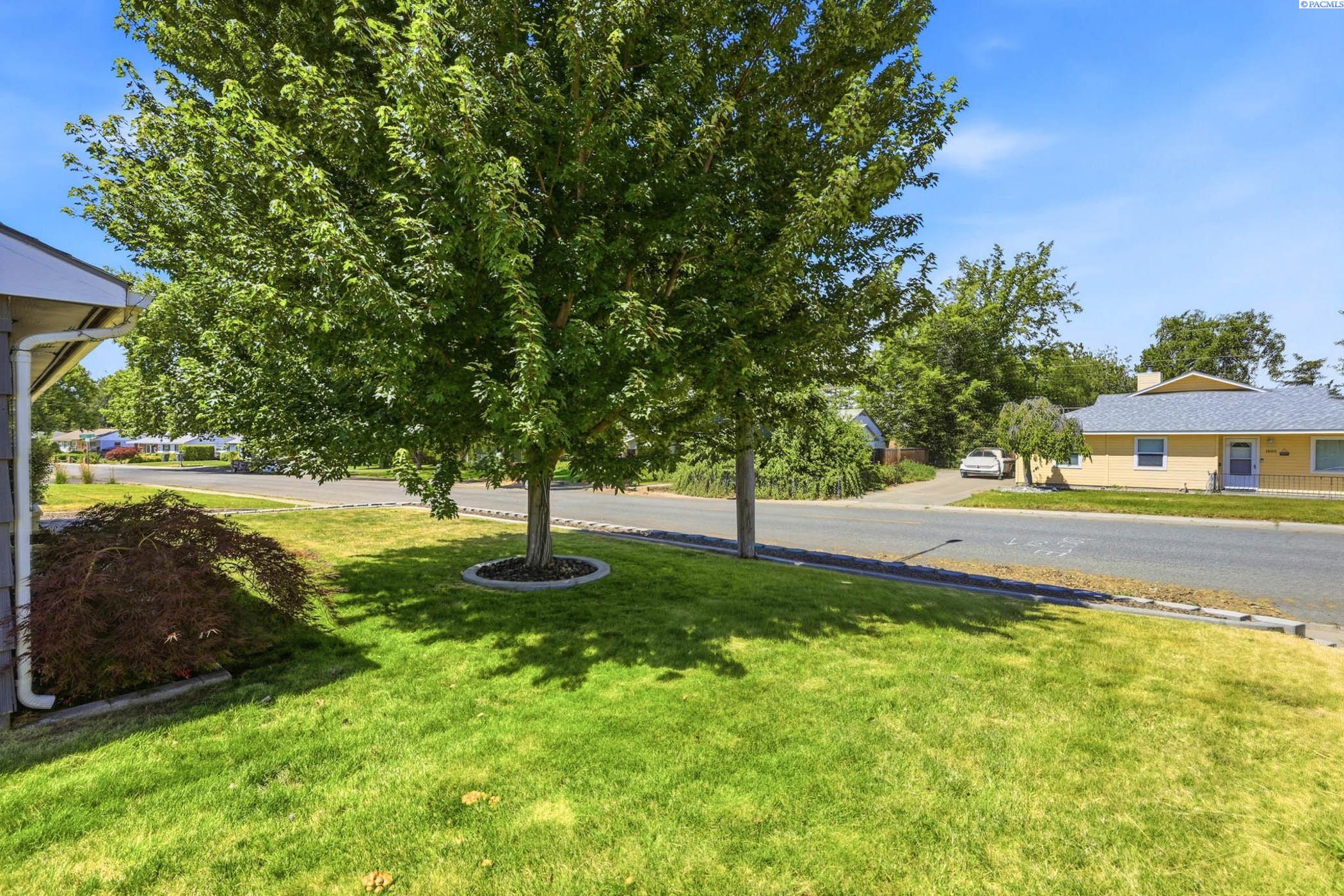 1502 Cottonwood Dr, Richland, WA 99352