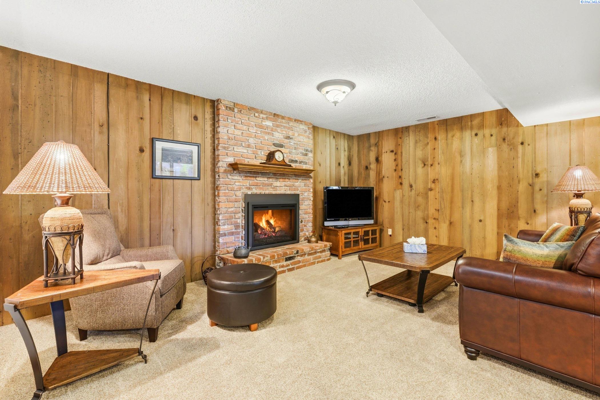 141 Spengler St, Richland, WA 99354