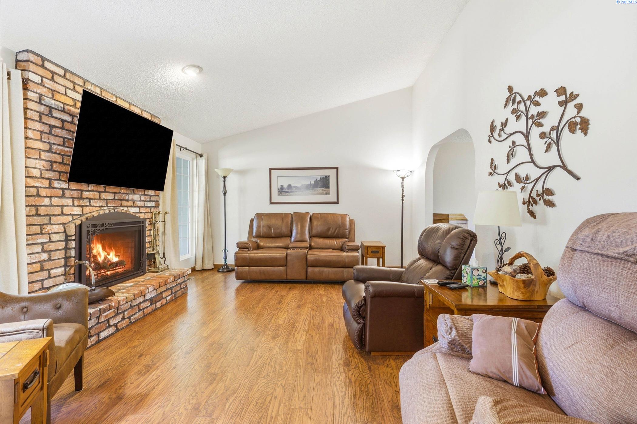 141 Spengler St, Richland, WA 99354