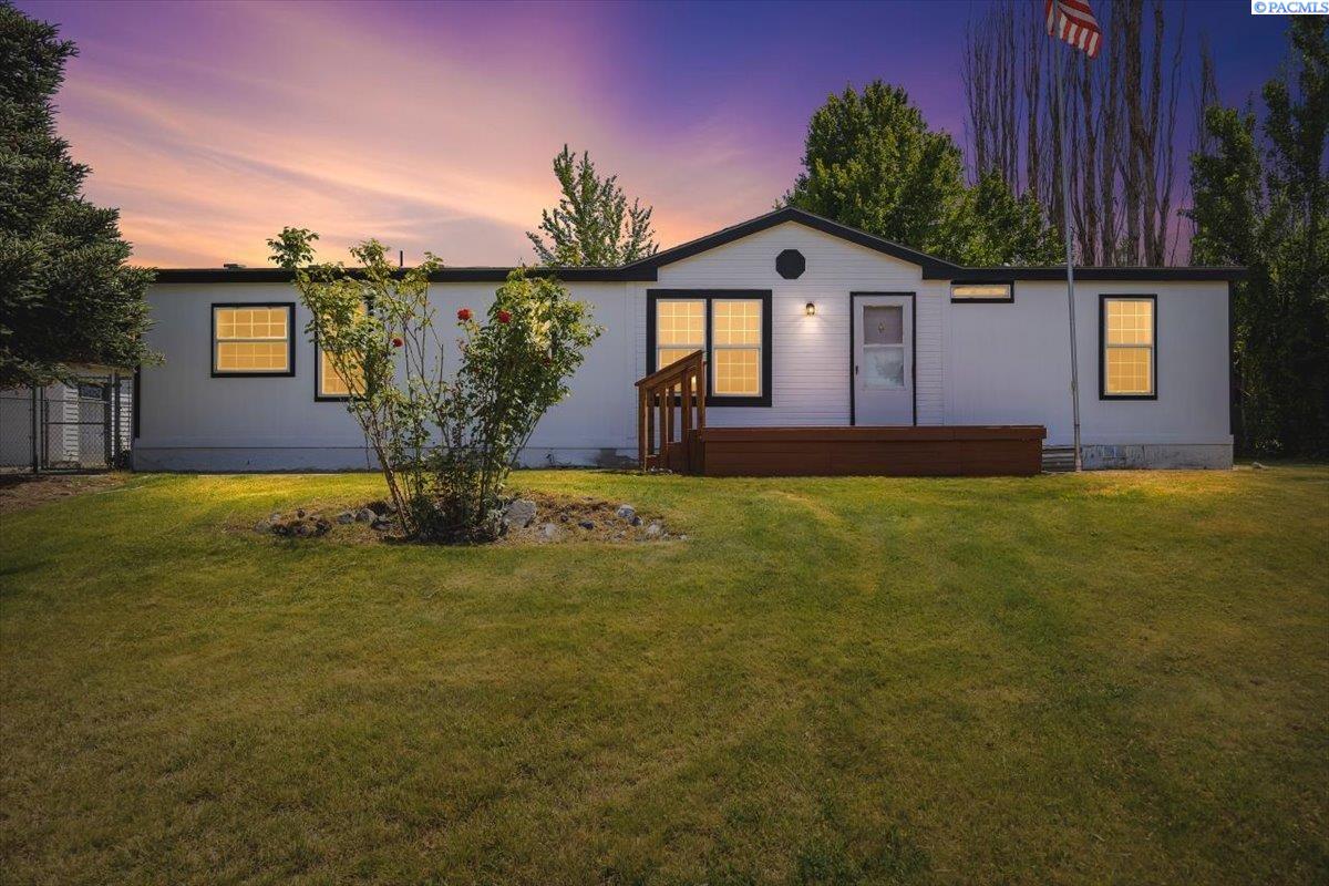 4225 Twinlake Ct, West Richland, WA 99353