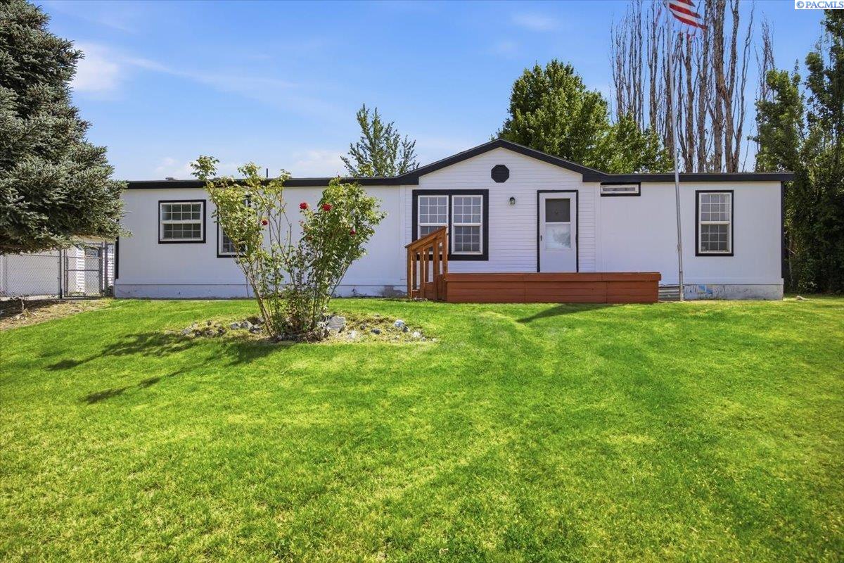4225 Twinlake Ct, West Richland, WA 99353