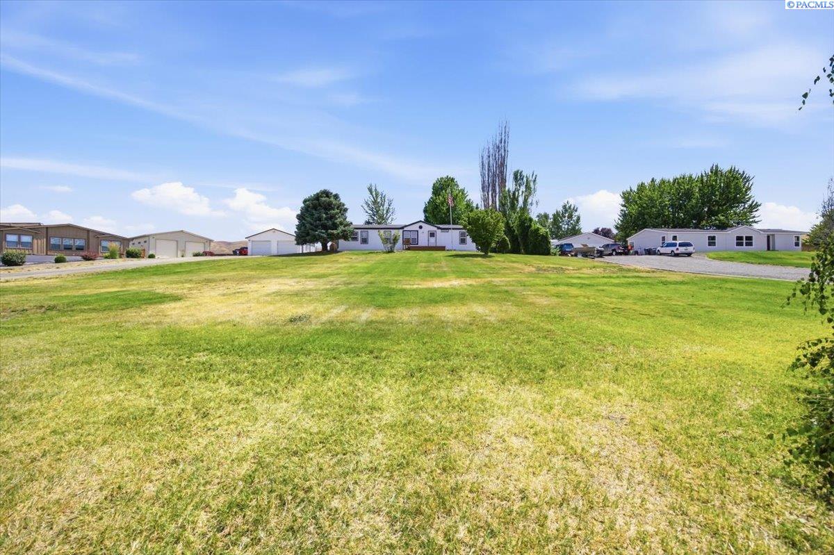 4225 Twinlake Ct, West Richland, WA 99353