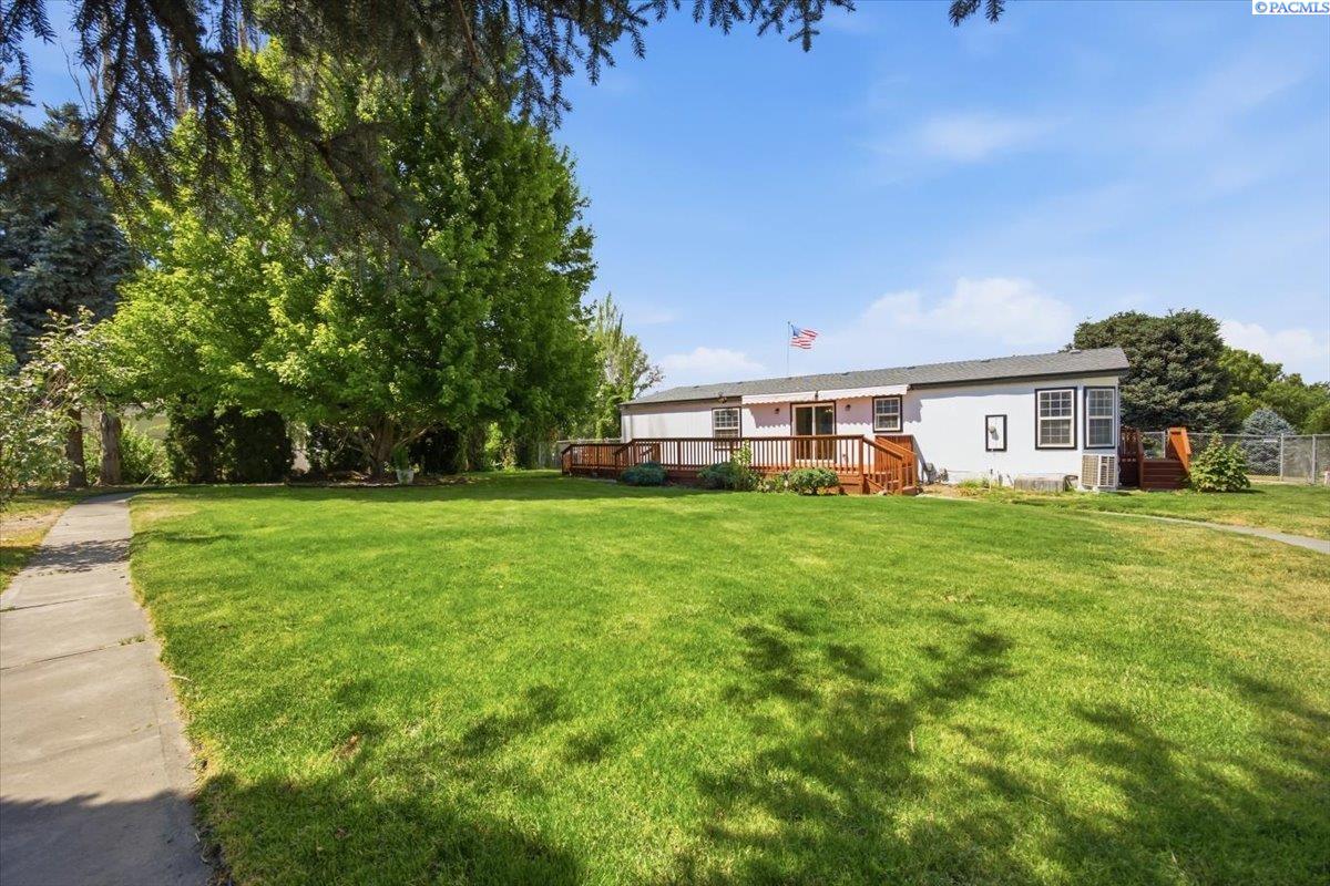 4225 Twinlake Ct, West Richland, WA 99353
