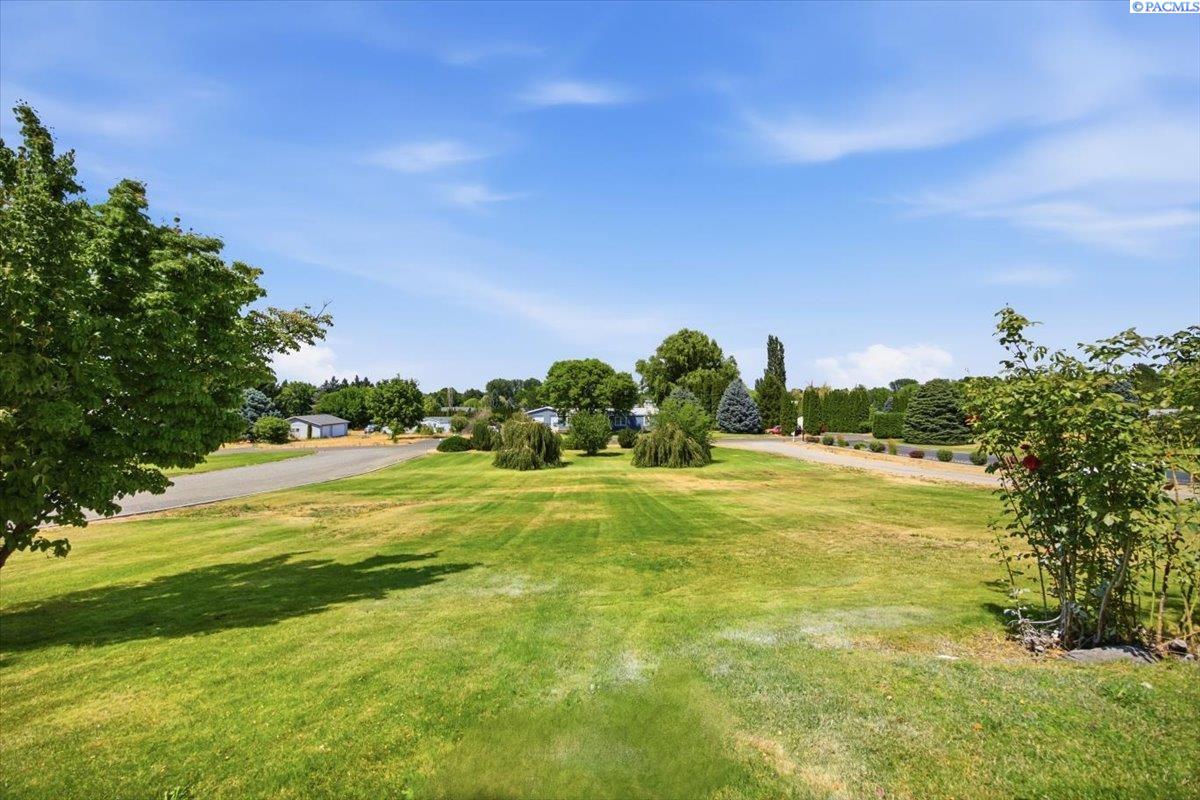 4225 Twinlake Ct, West Richland, WA 99353