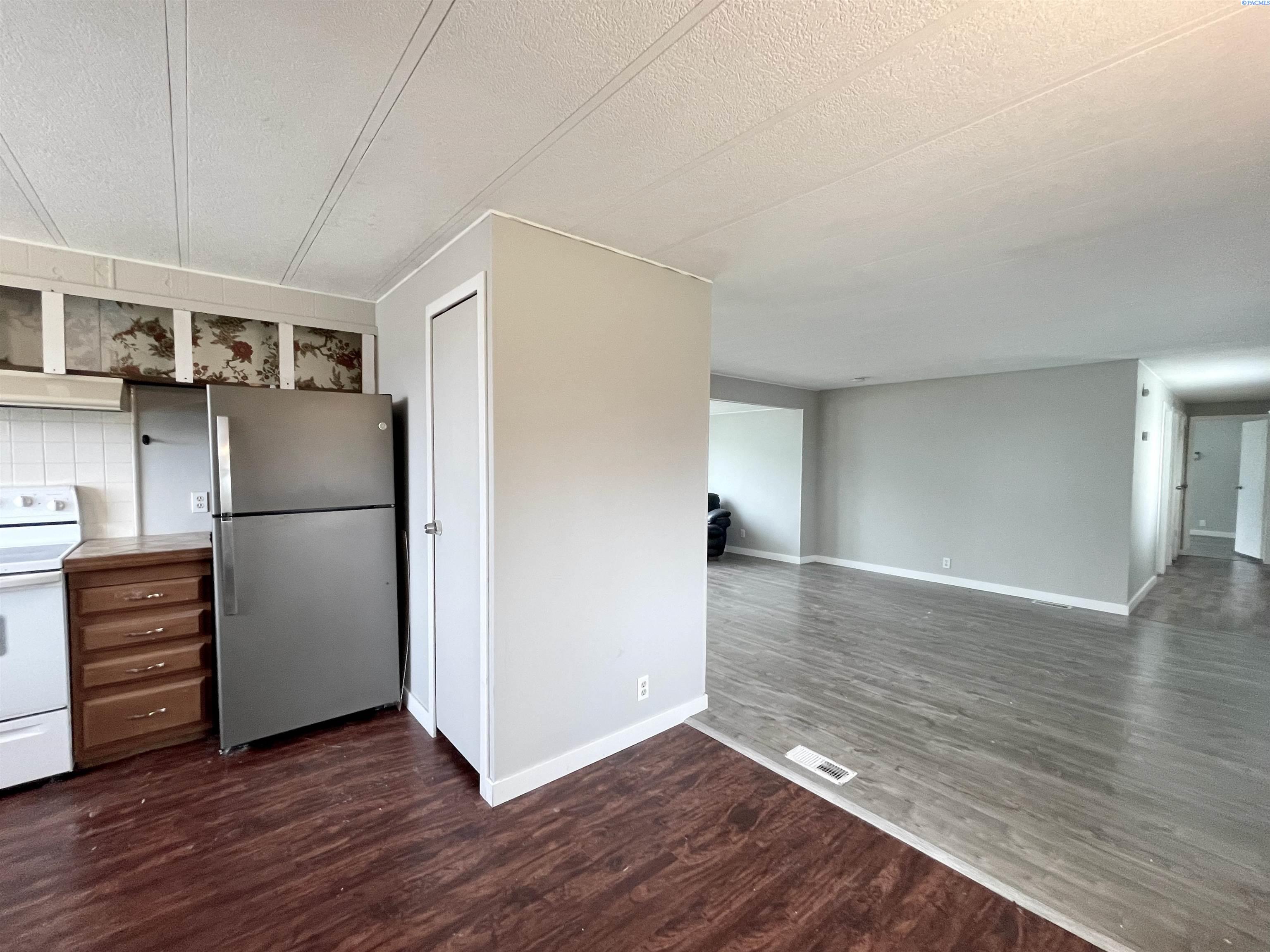 198 Crestwood Dr, Richland, WA 99352