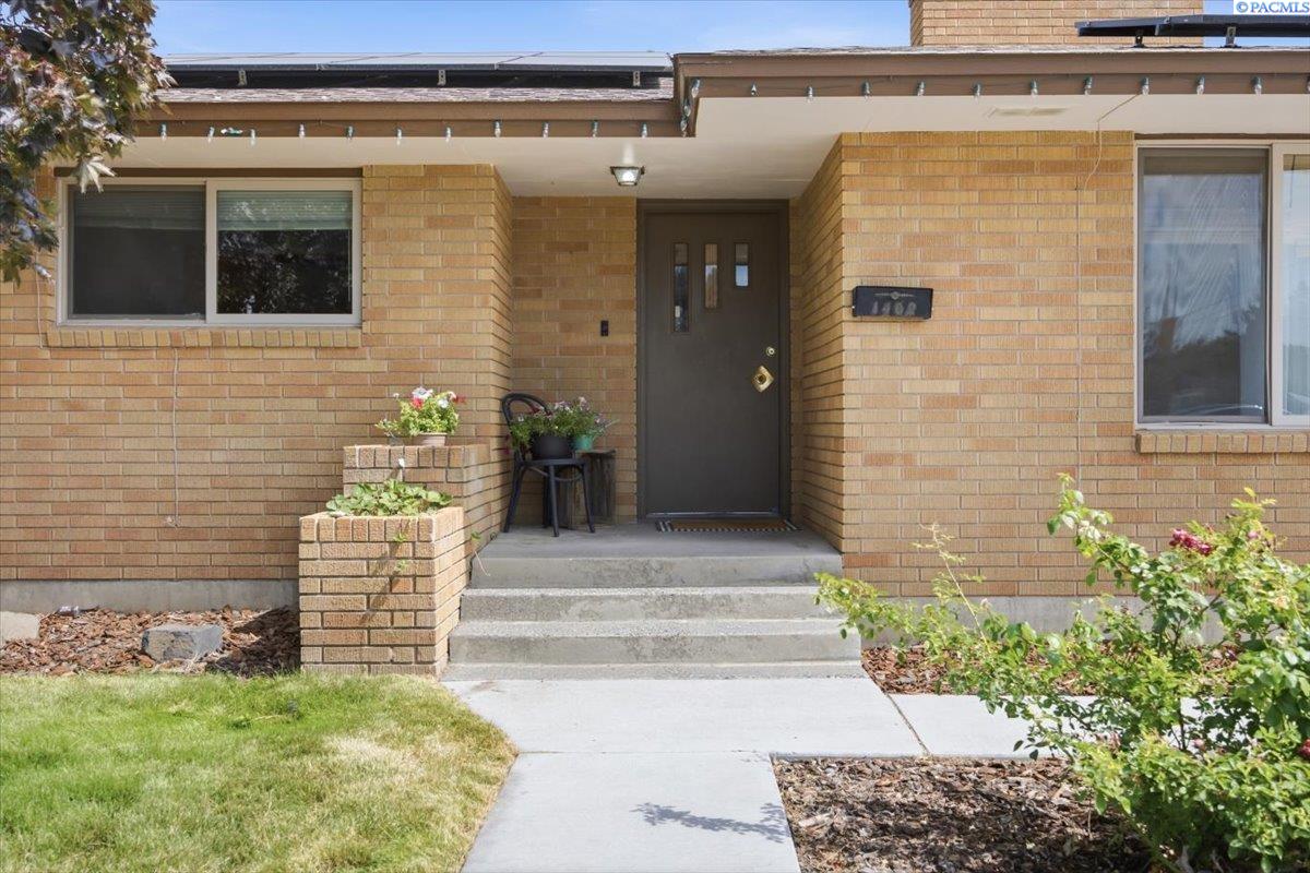 1402 Westwood Ct, Richland, WA 99354