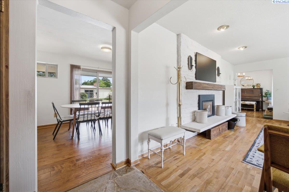 1402 Westwood Ct, Richland, WA 99354