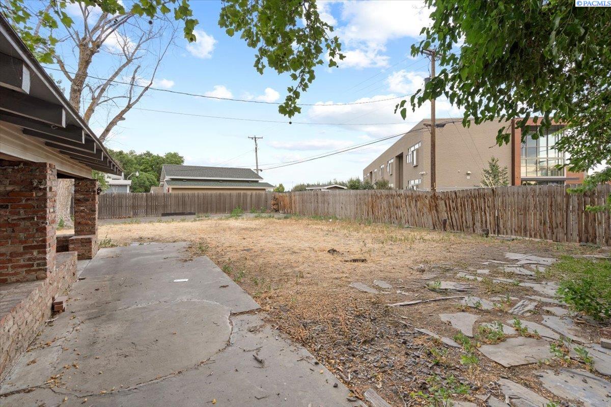1017 Kennewick Ave, Kennewick, WA 99337