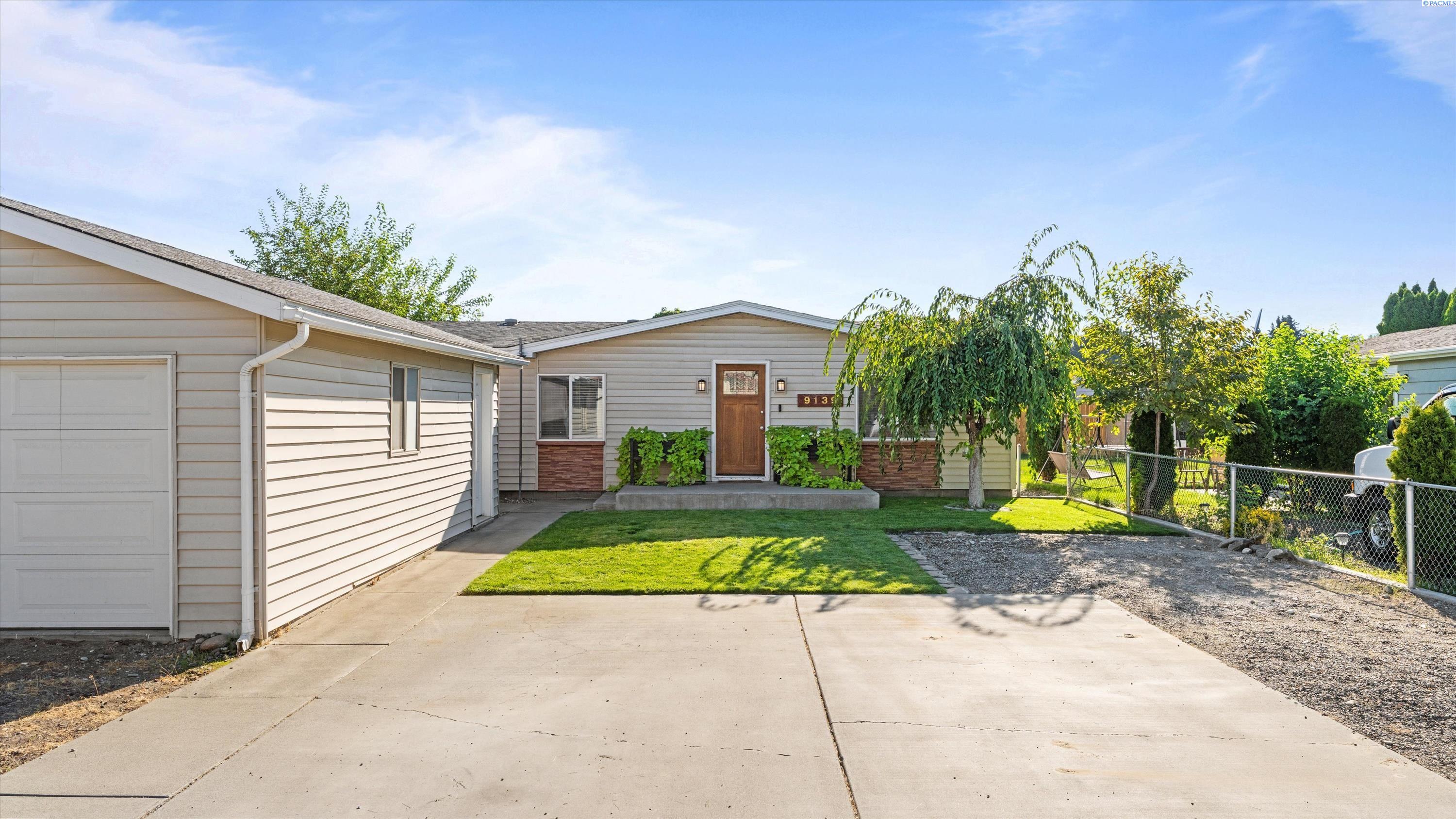 9139 Arrowhead Ave, Kennewick, WA 99336