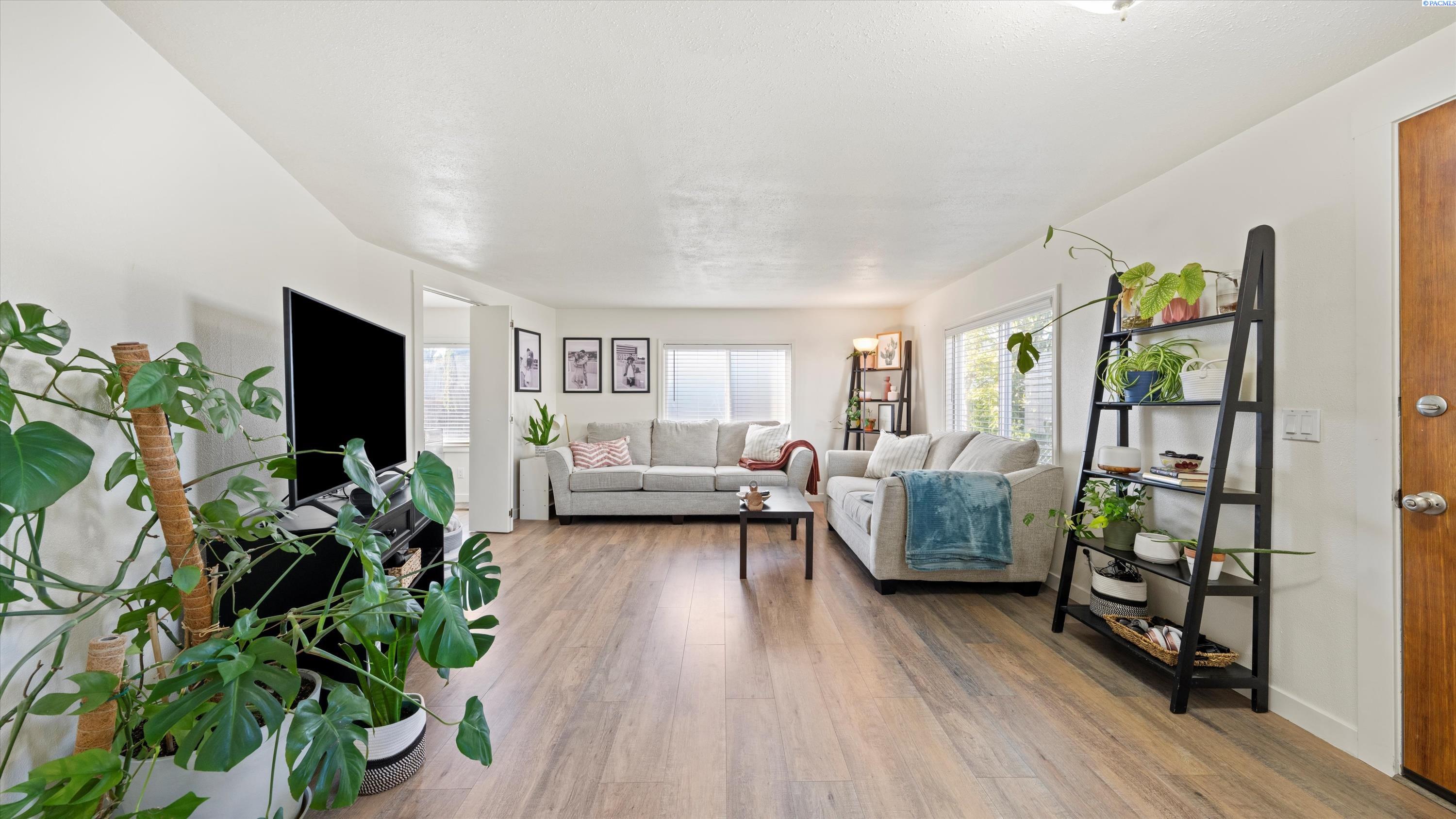 9139 Arrowhead Ave, Kennewick, WA 99336