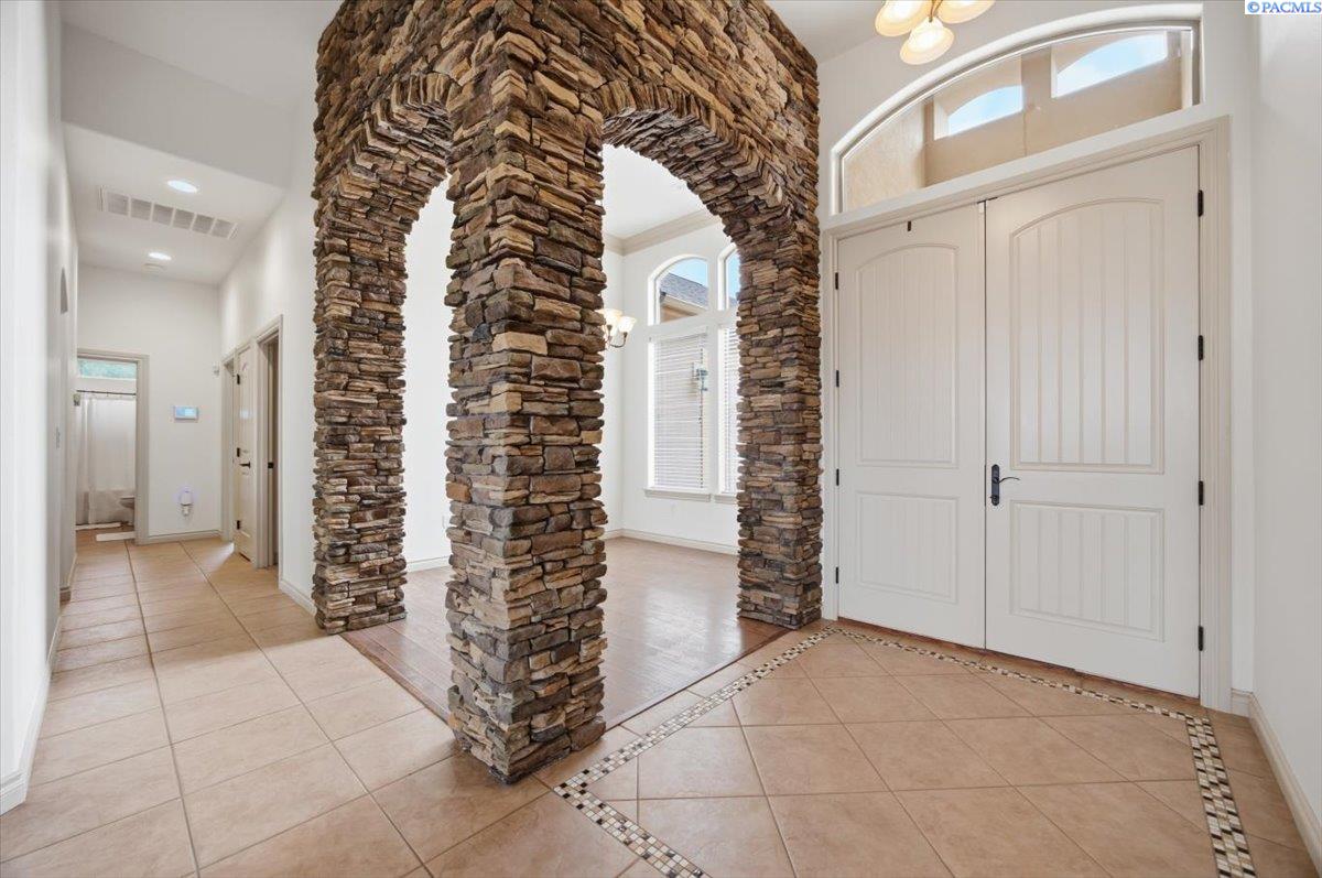 1388 Tuscany Pl, Richland, WA 99352