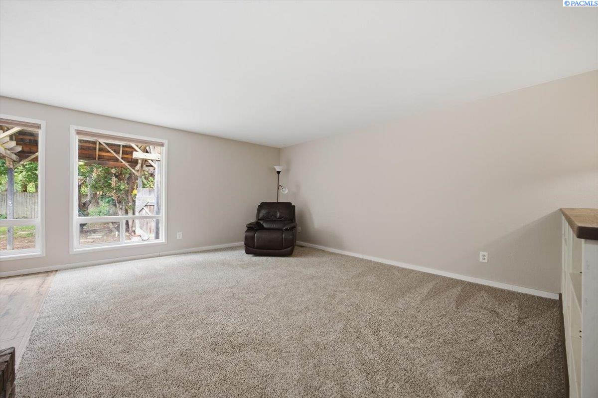 1602 Quillan St, Kennewick, WA 99338