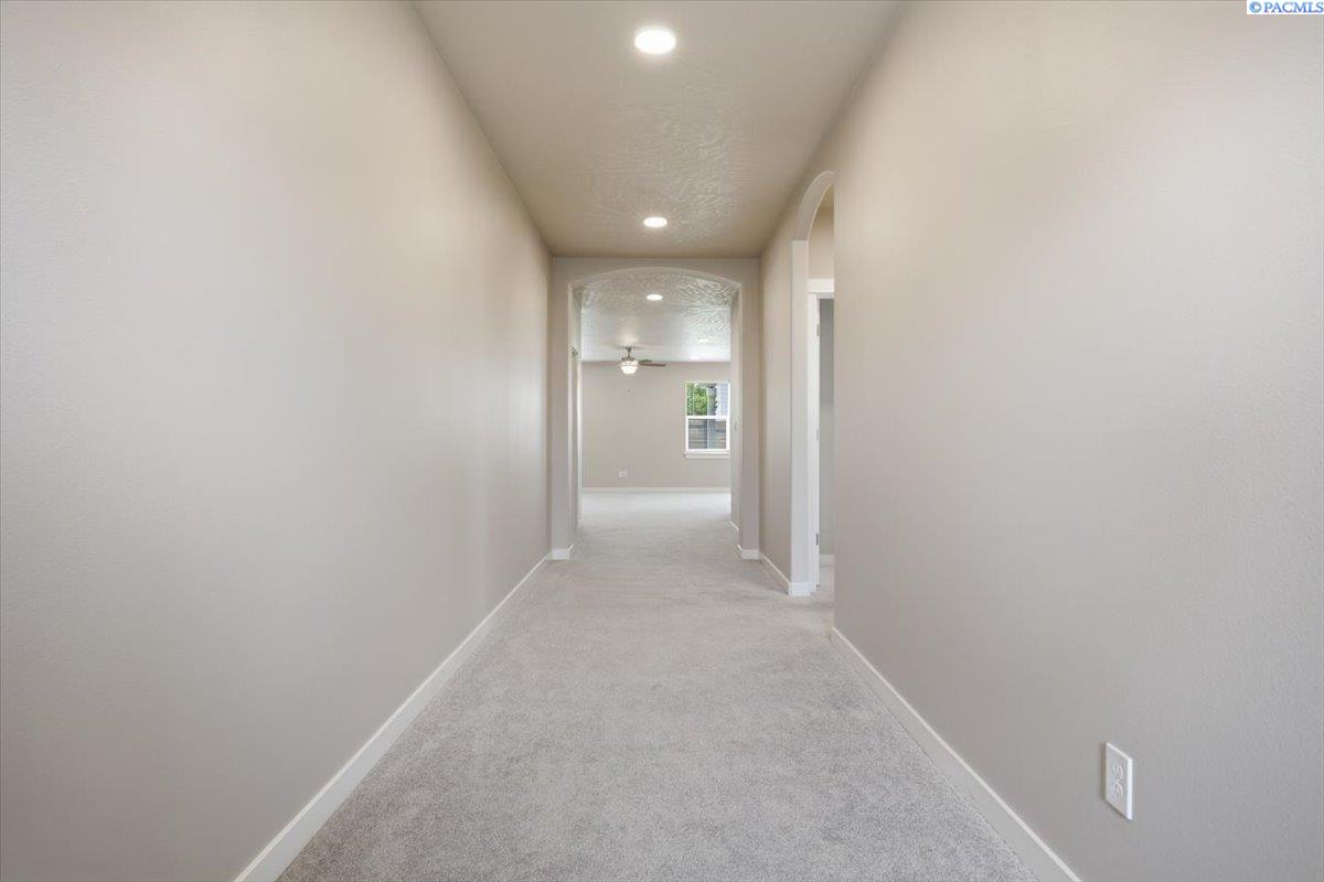 6206 Tyre Dr, Pasco, WA 99301