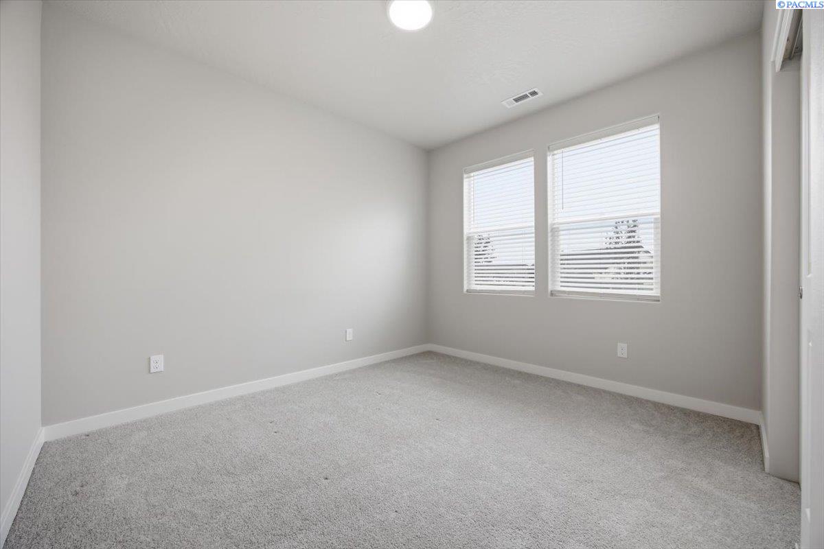 6206 Tyre Dr, Pasco, WA 99301