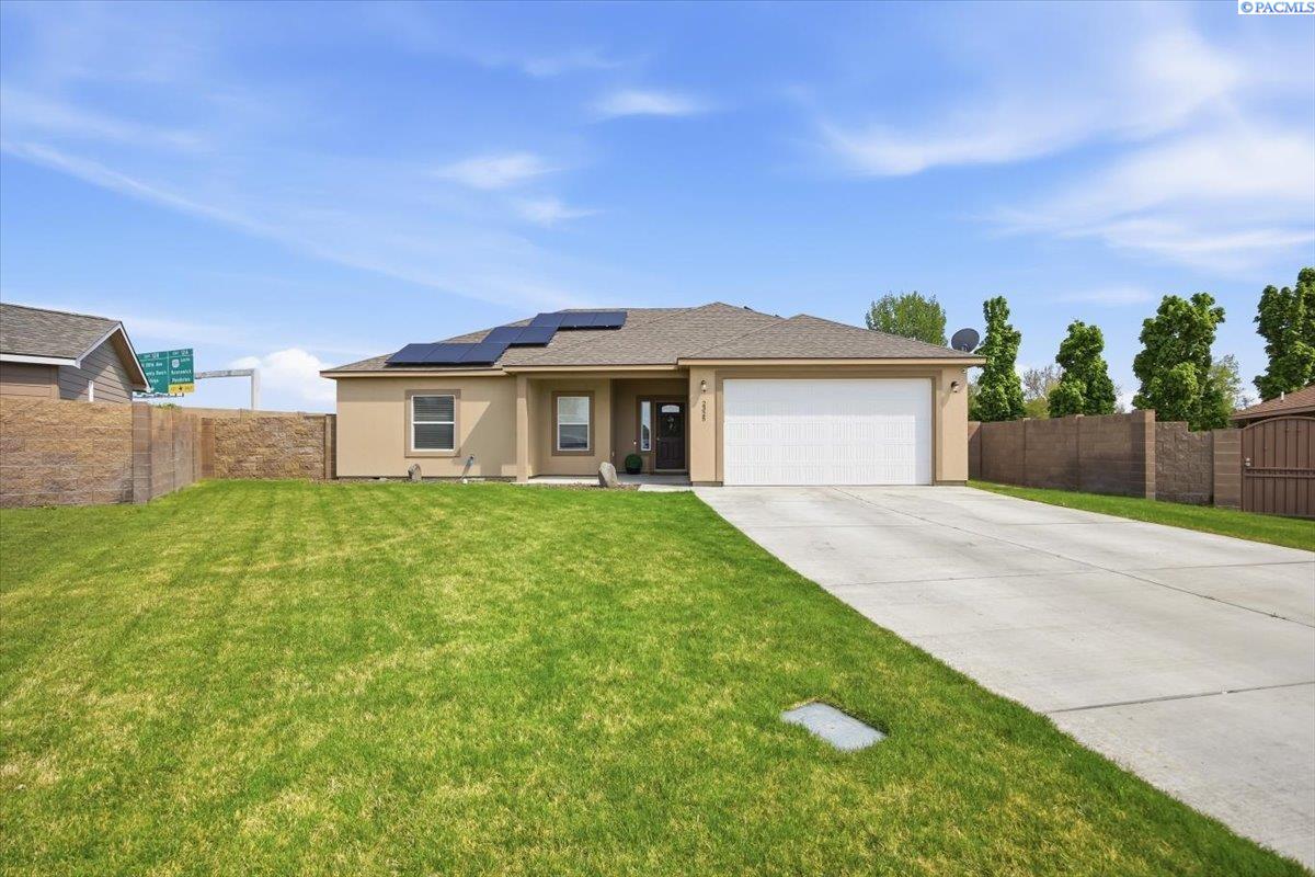 2325 Famville Ct, Pasco, WA 99301