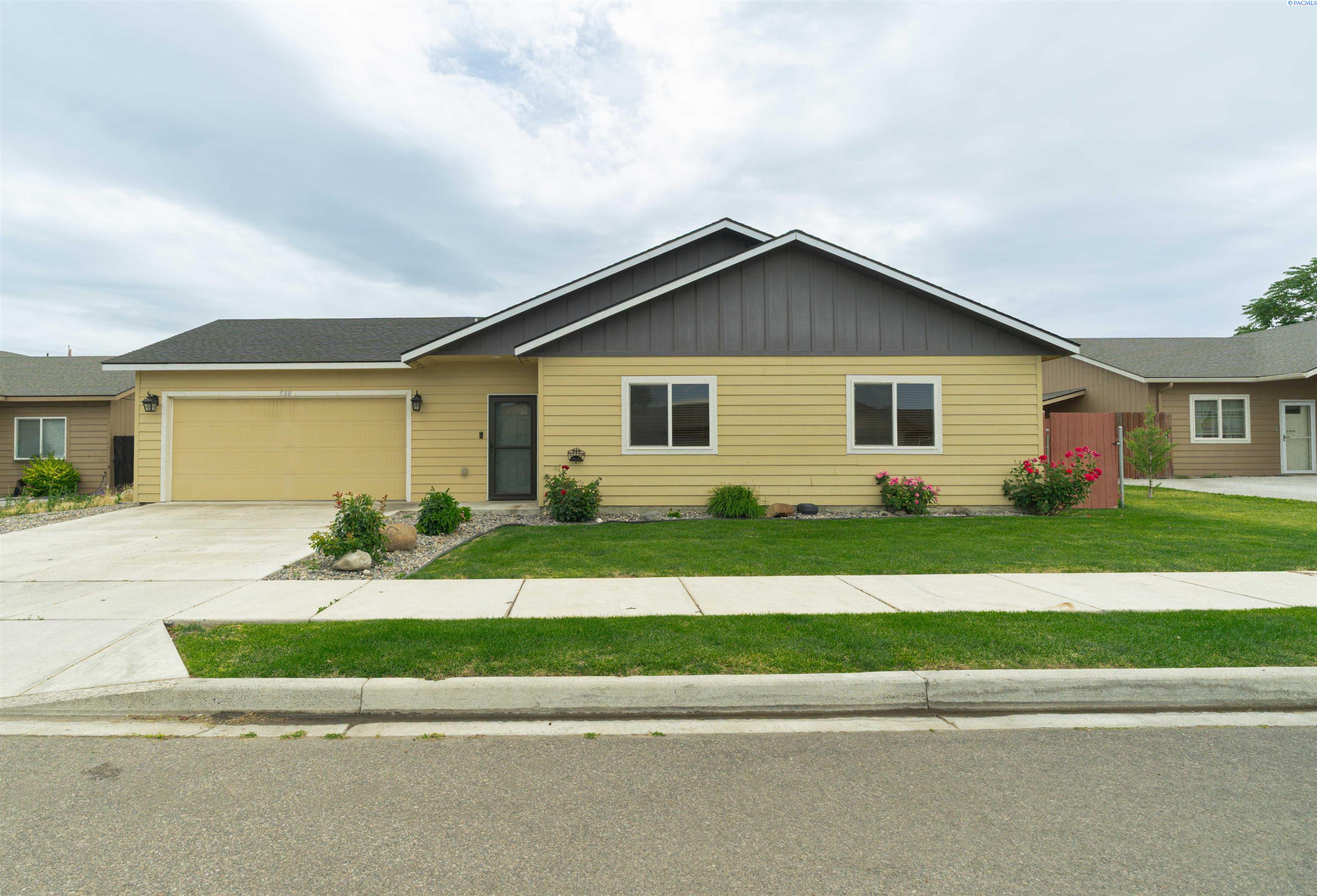 588 Harrison Pl, Kennewick, WA 99336