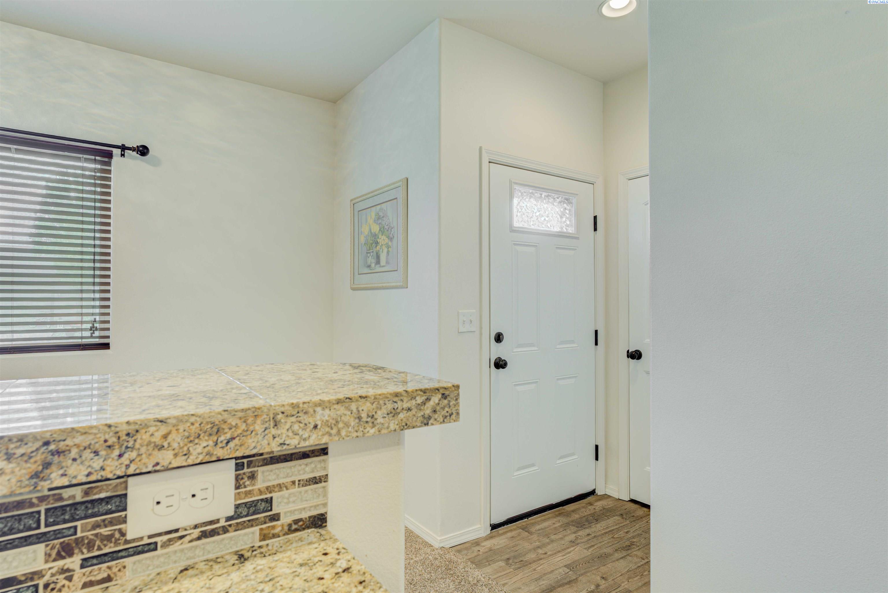 588 Harrison Pl, Kennewick, WA 99336