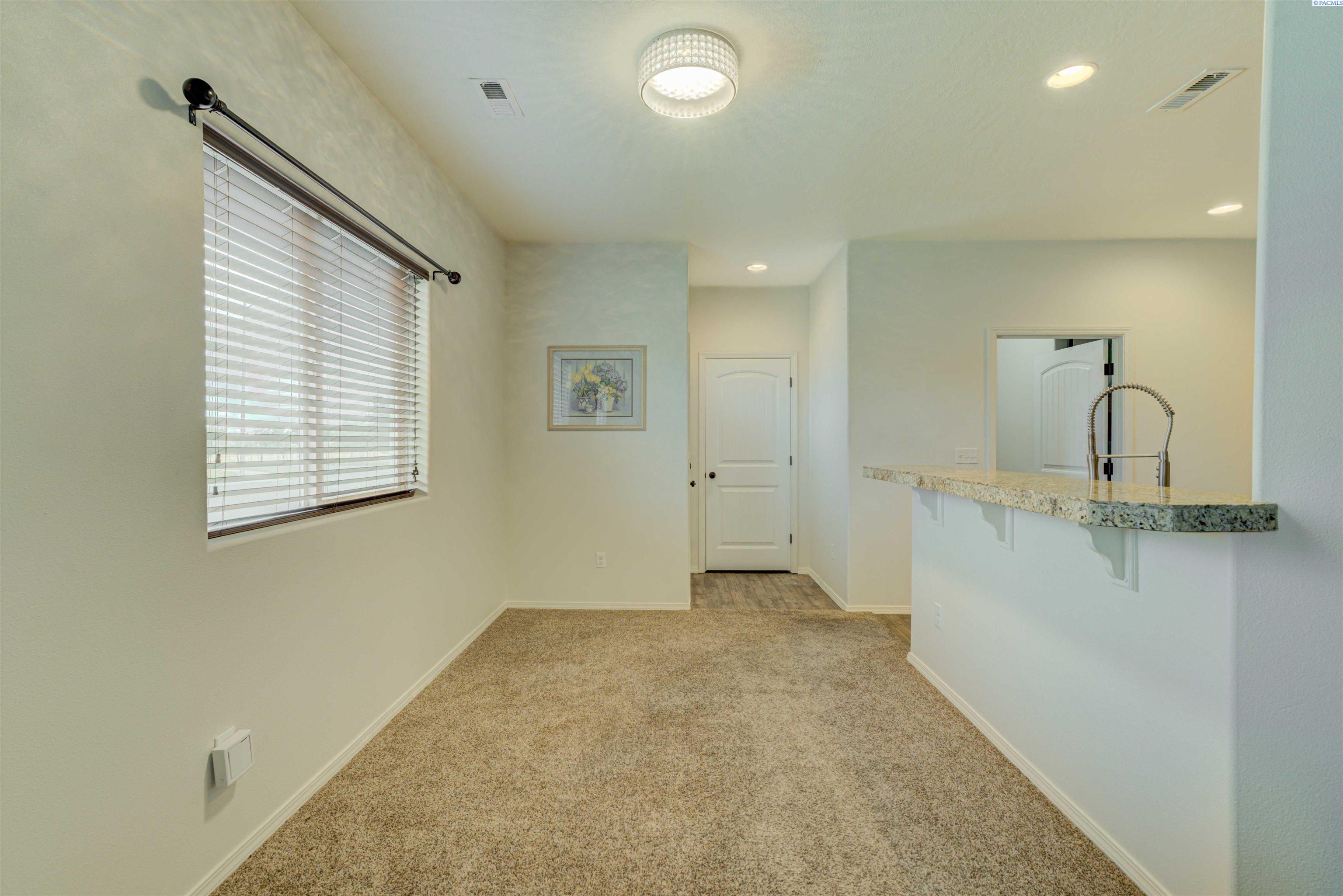 588 Harrison Pl, Kennewick, WA 99336