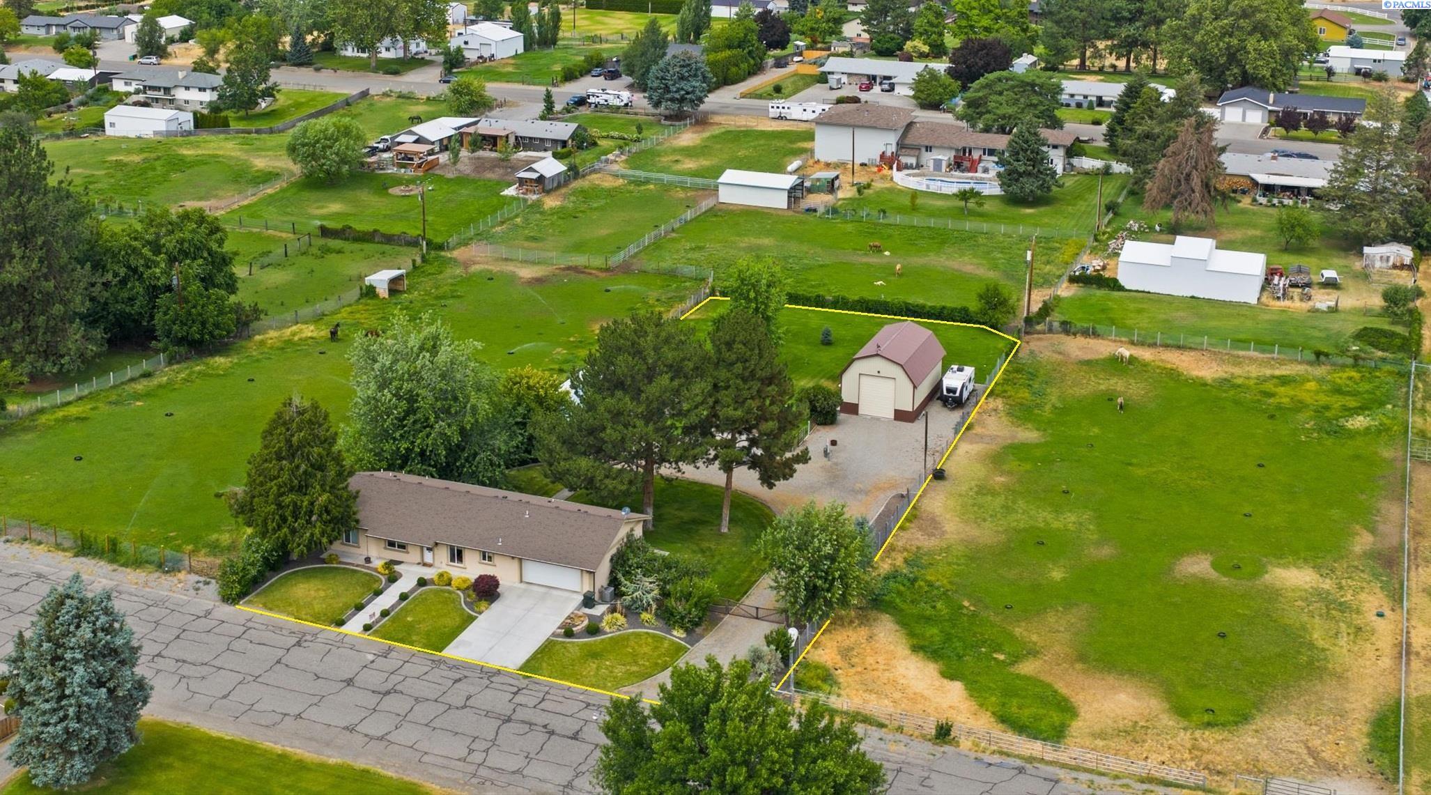 4911 Livingston Rd, Pasco, WA 99301