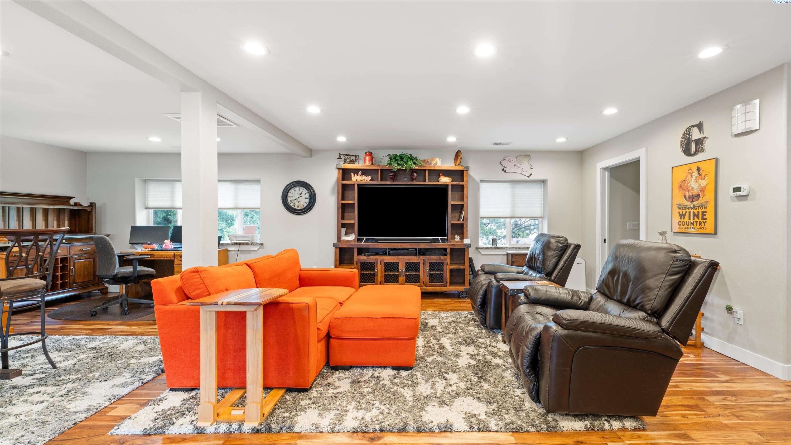 4911 Livingston Rd, Pasco, WA 99301