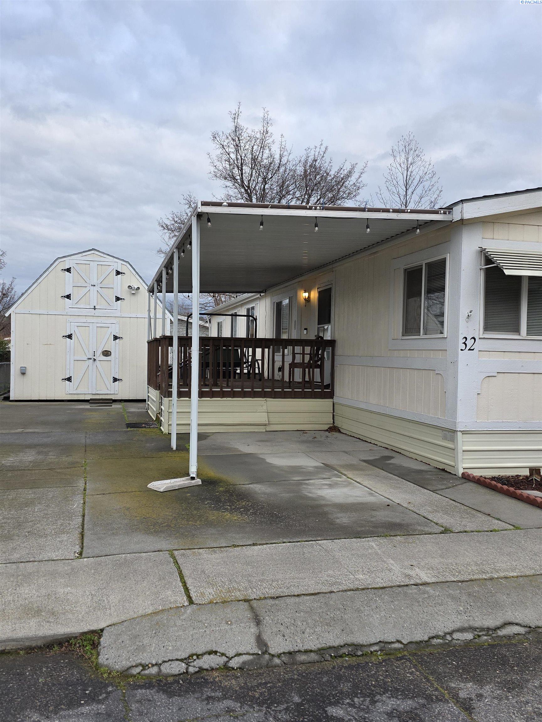 32 Apollo Blvd, Richland, WA 99354