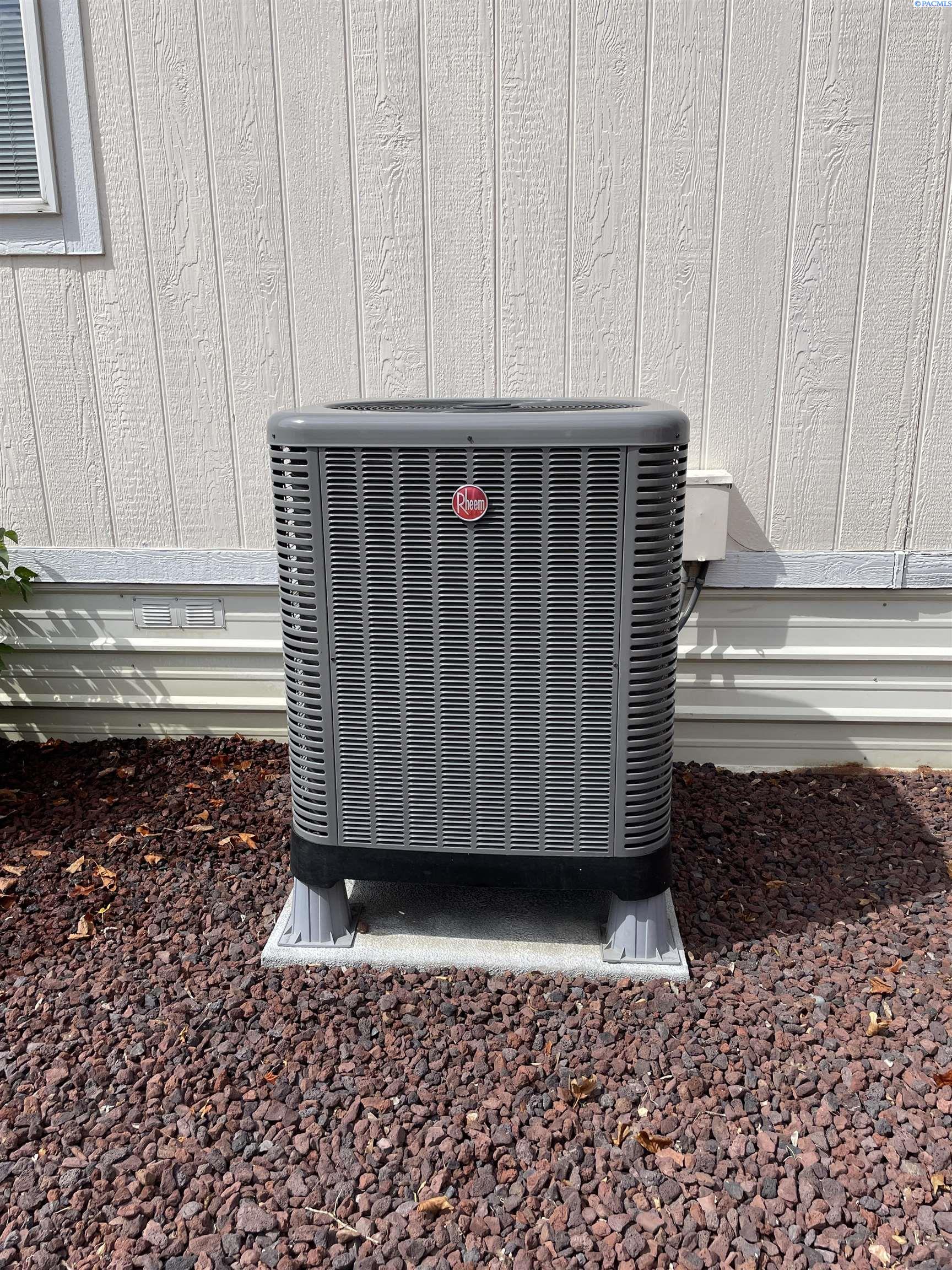 32 Apollo Blvd, Richland, WA 99354