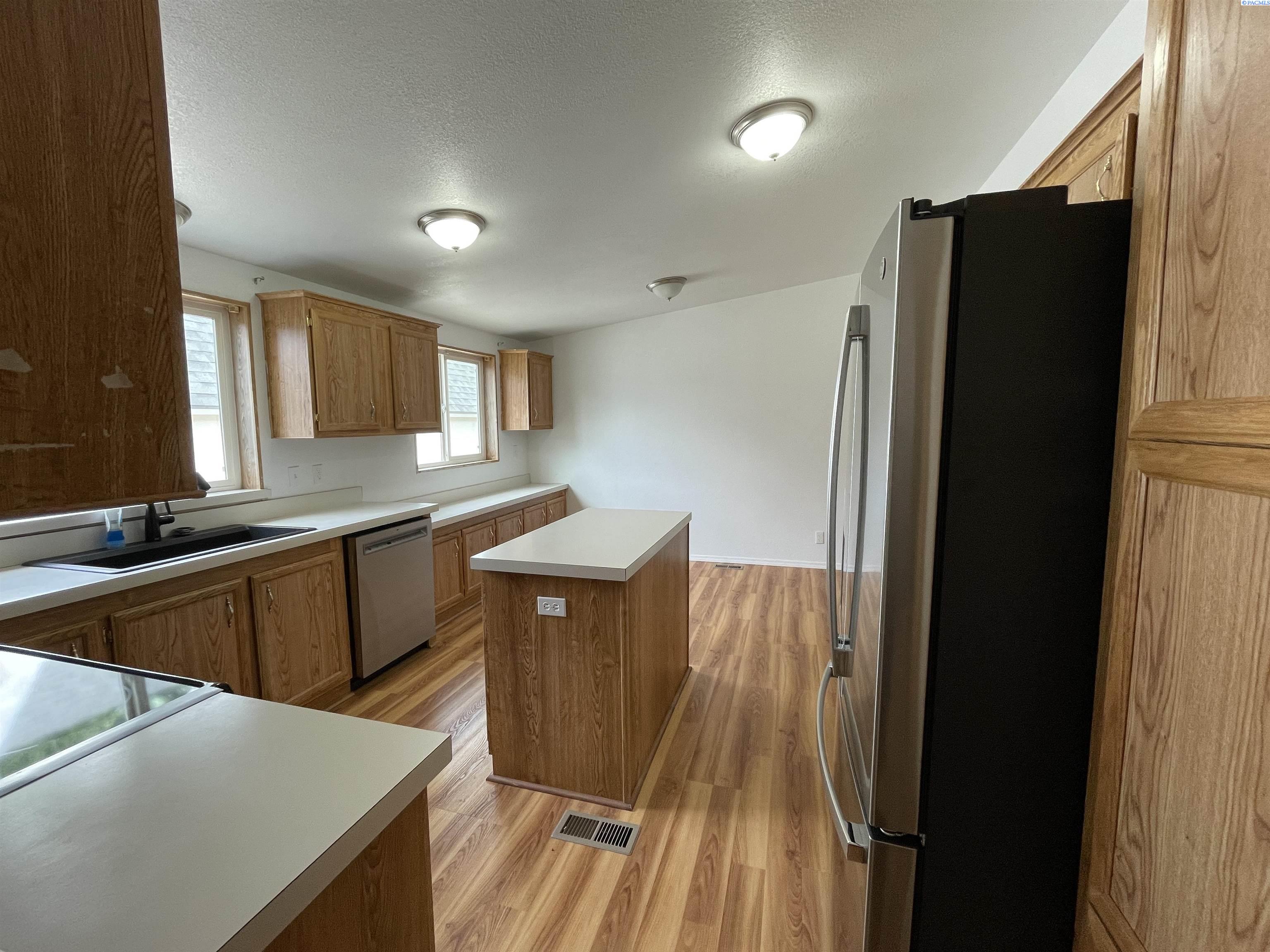 32 Apollo Blvd, Richland, WA 99354