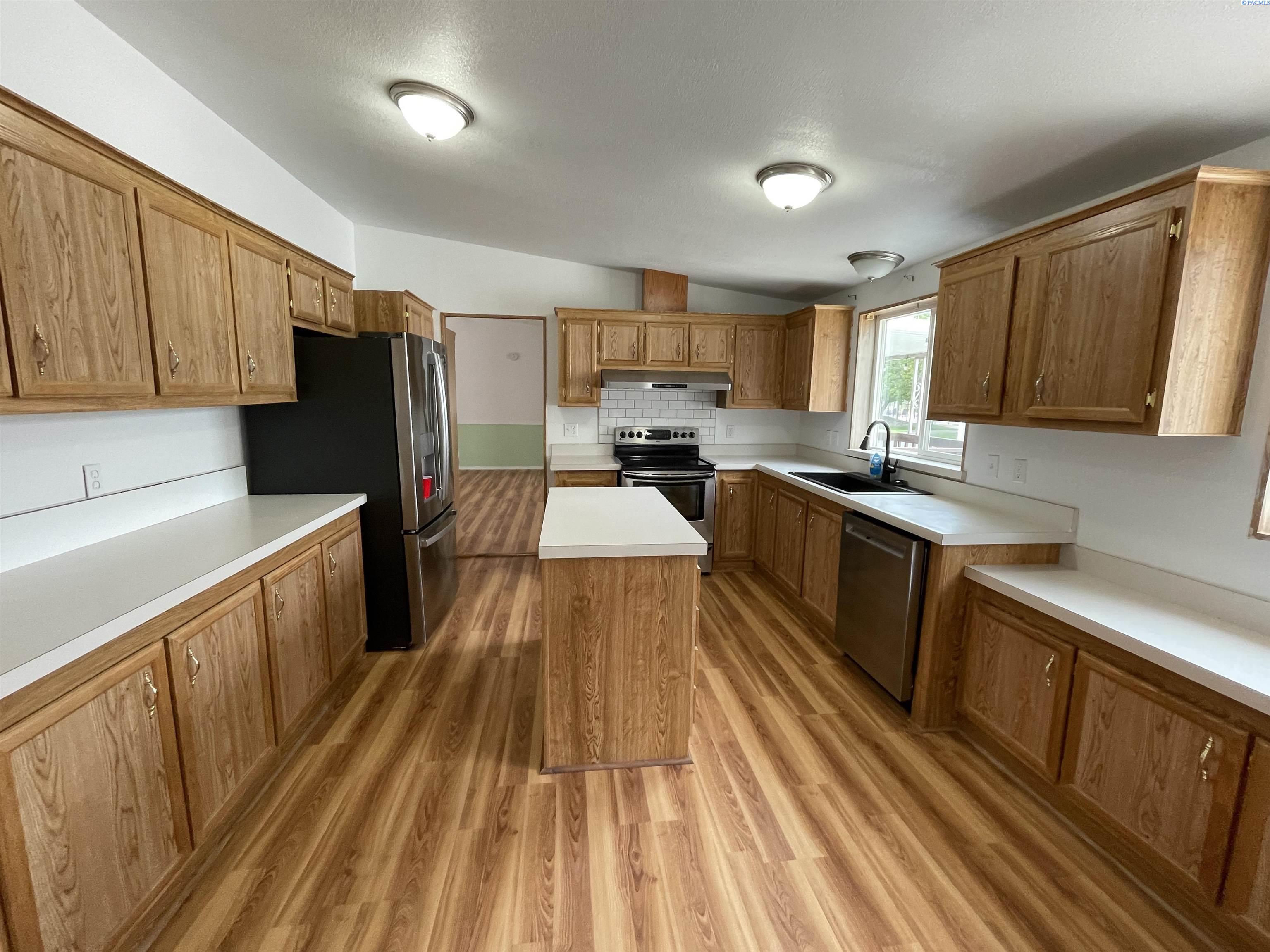 32 Apollo Blvd, Richland, WA 99354