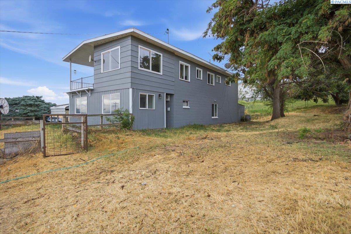 175 Hwy 730 , Burbank, WA 99323