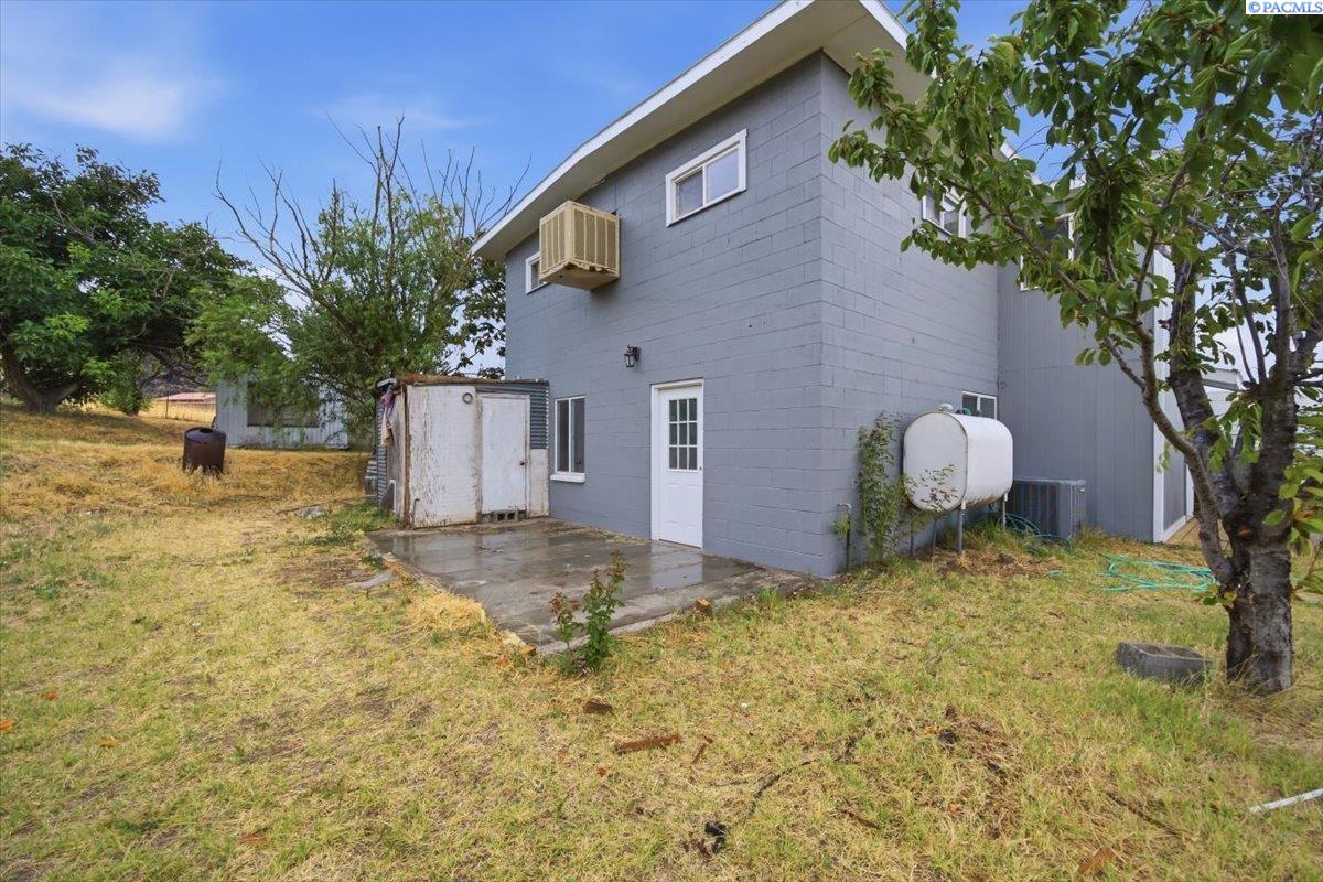 175 Hwy 730 , Burbank, WA 99323