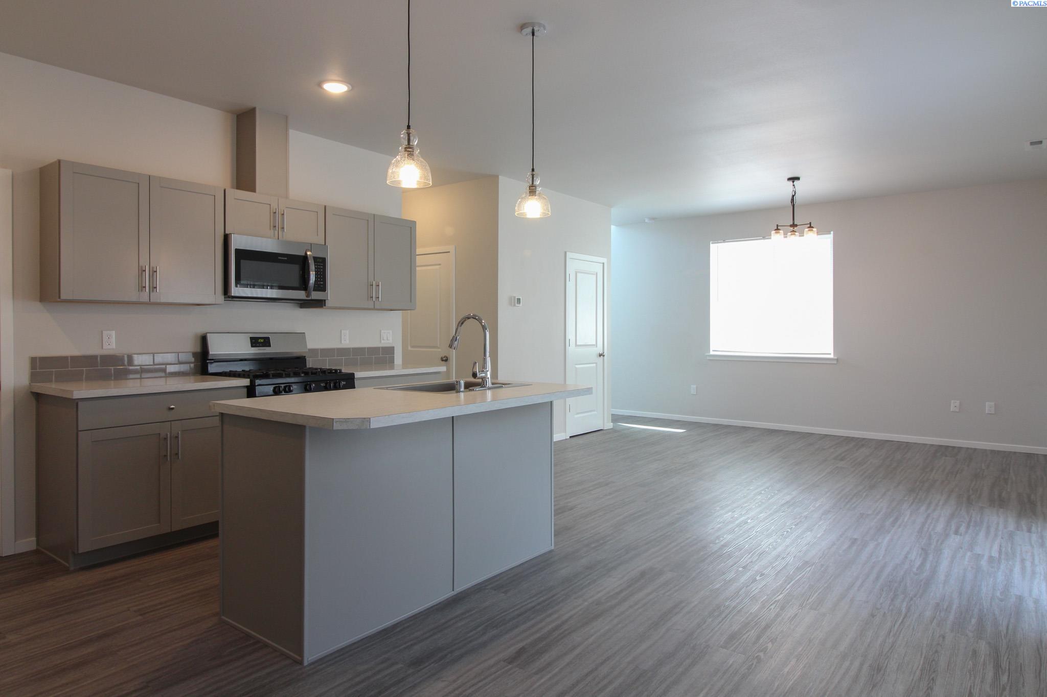 5613 Remington Dr, Pasco, WA 99301