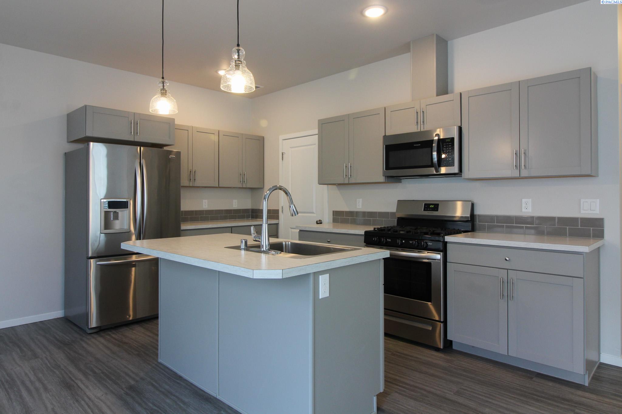 5613 Remington Dr, Pasco, WA 99301
